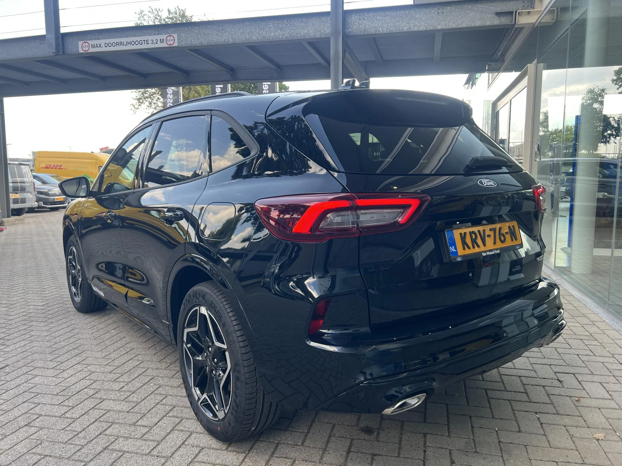 Ford Kuga met kenteken 28100 – autofoto 5