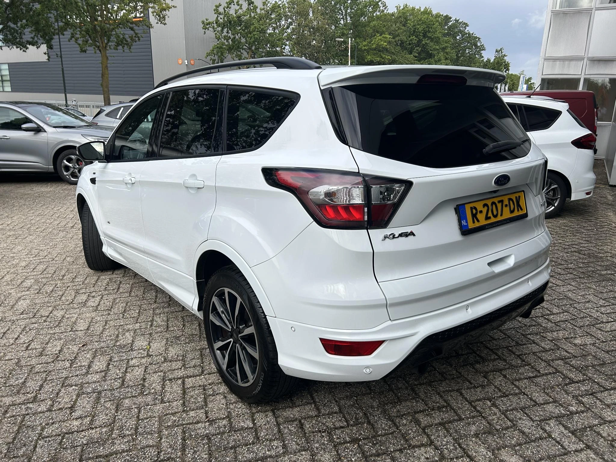 Ford Kuga met kenteken 75100 – autofoto 5