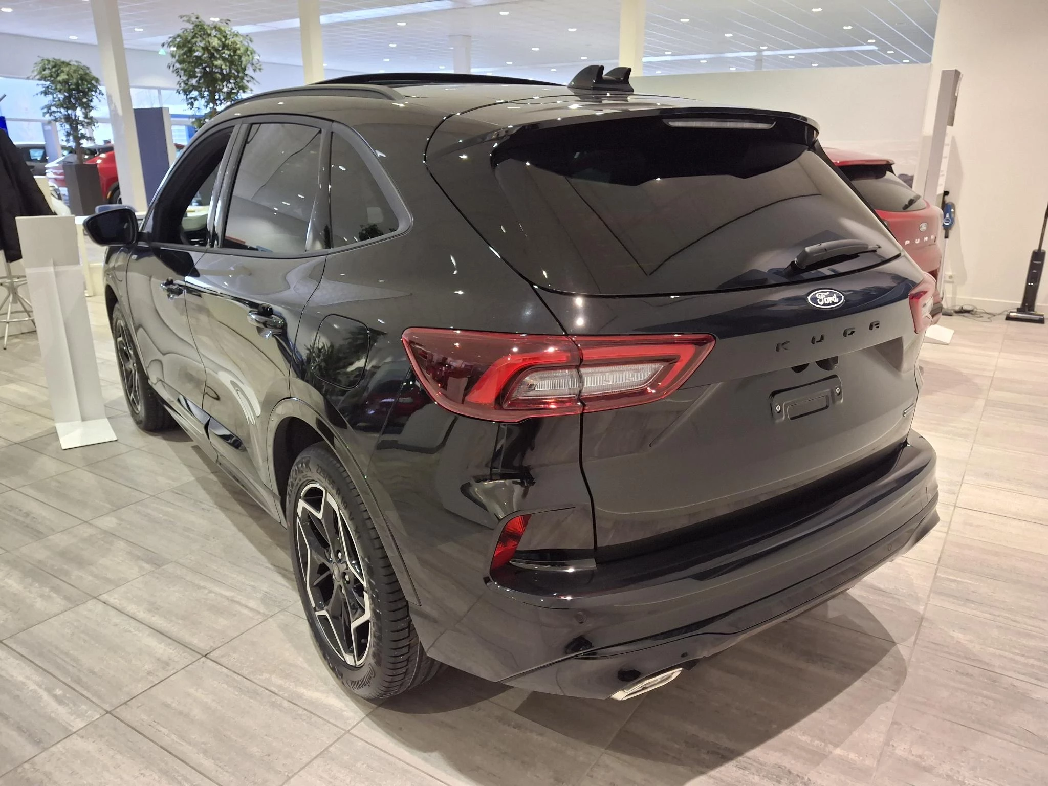 Ford Kuga met kenteken 68 – autofoto 5