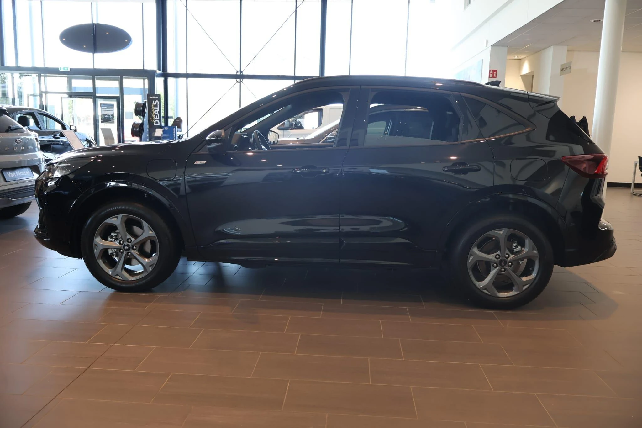 Ford Kuga met kenteken 68 – autofoto 5