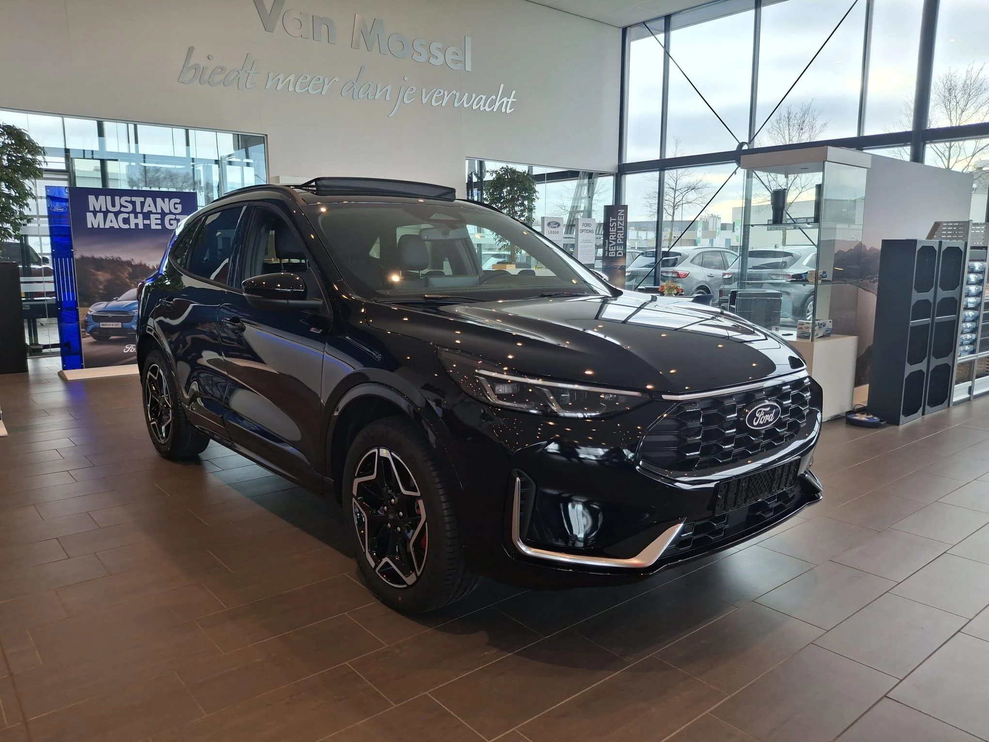 Ford Kuga met kenteken 68 – autofoto 5