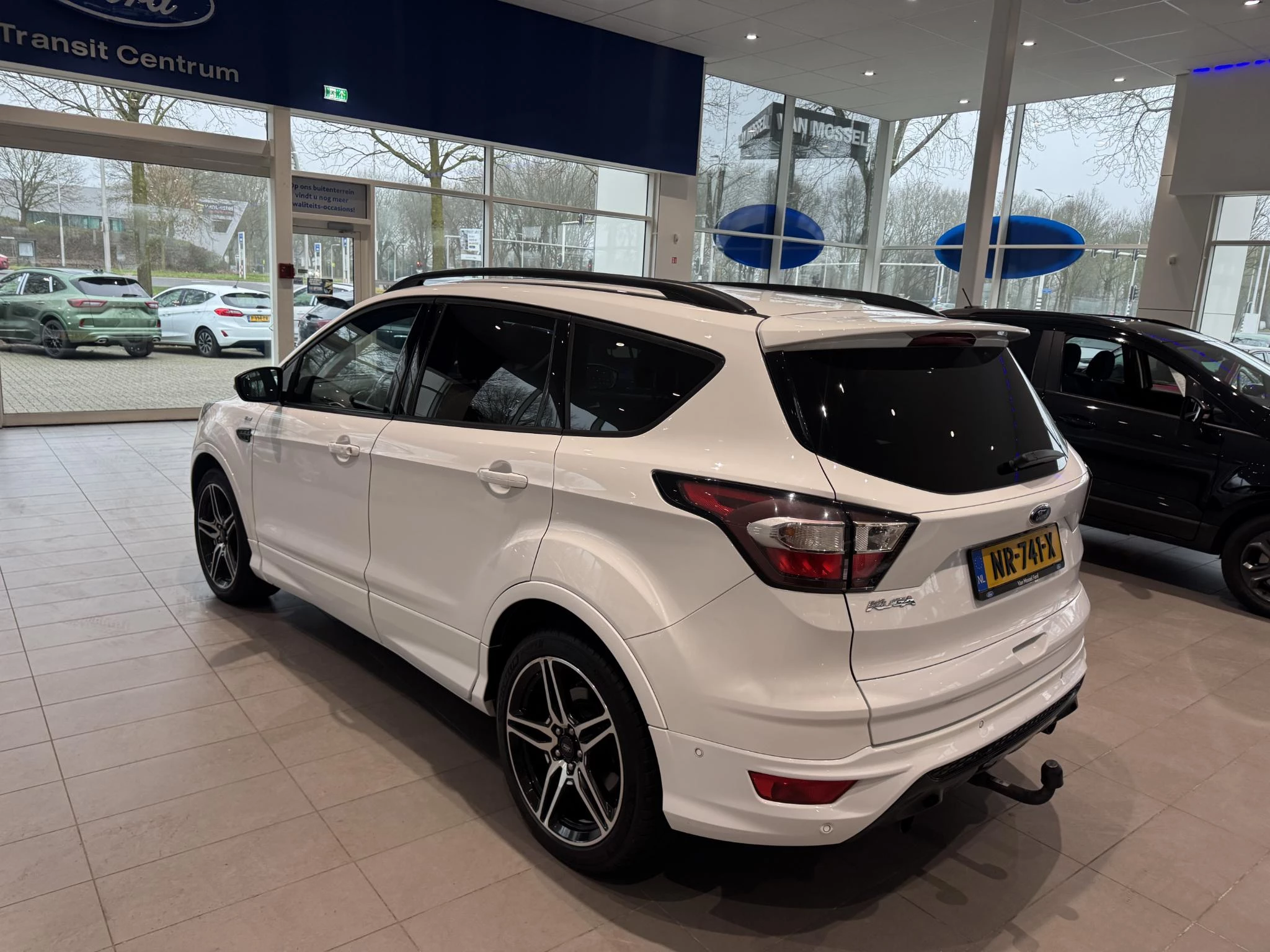 Ford Kuga met kenteken 62100 – autofoto 5
