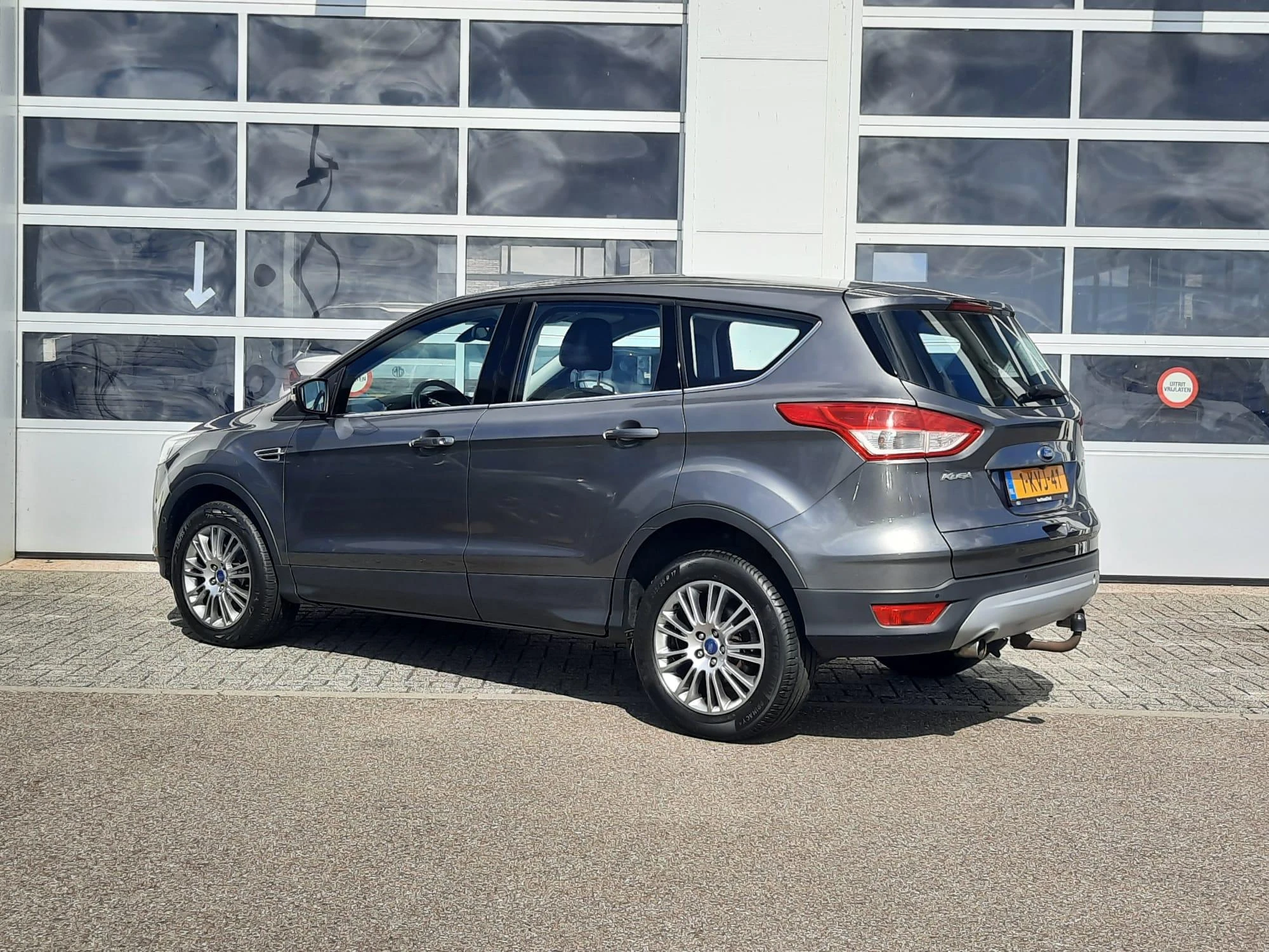 Ford Kuga met kenteken 66100 – autofoto 5