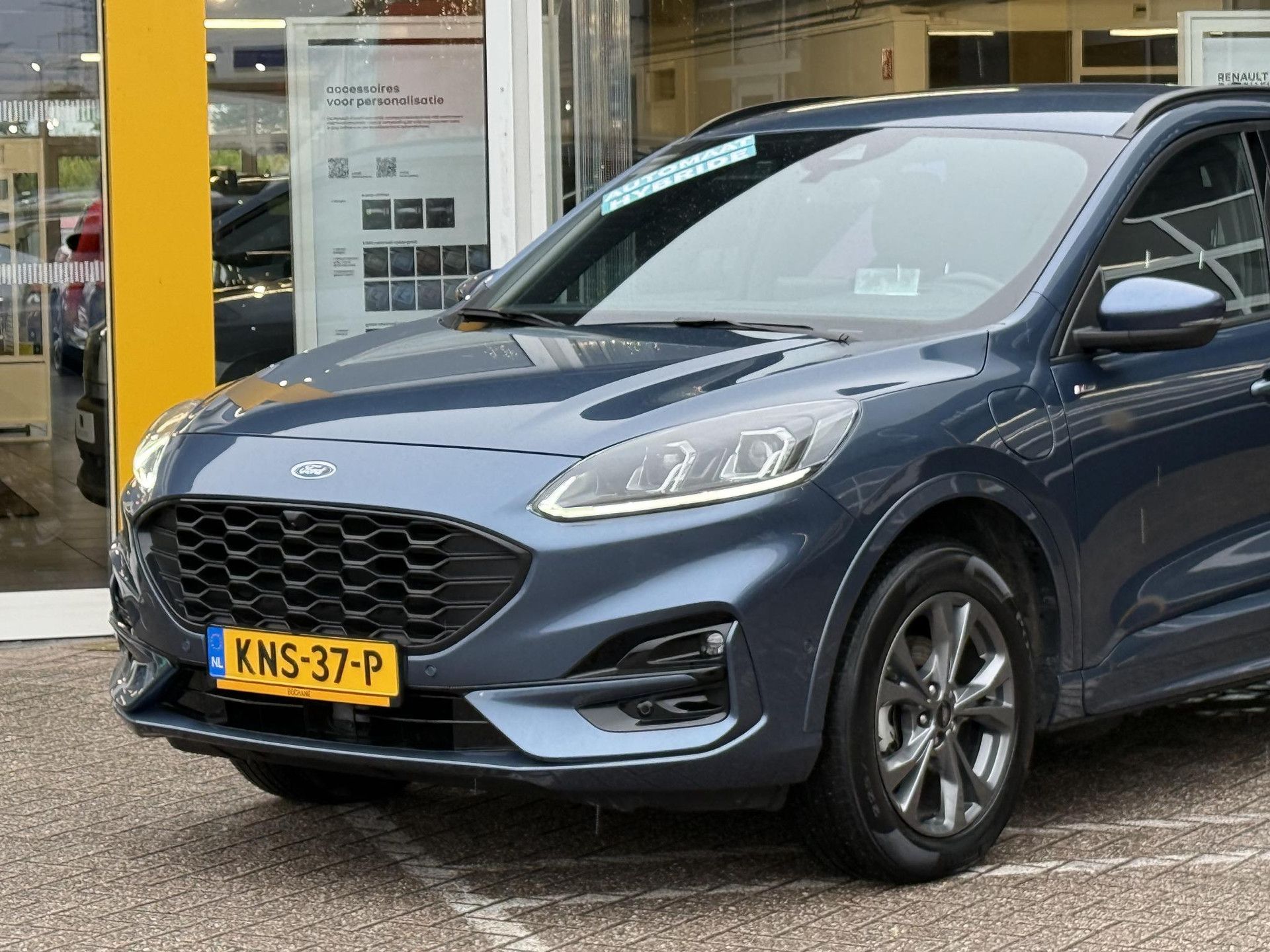 Ford Kuga met kenteken KNS-37-P – interieur