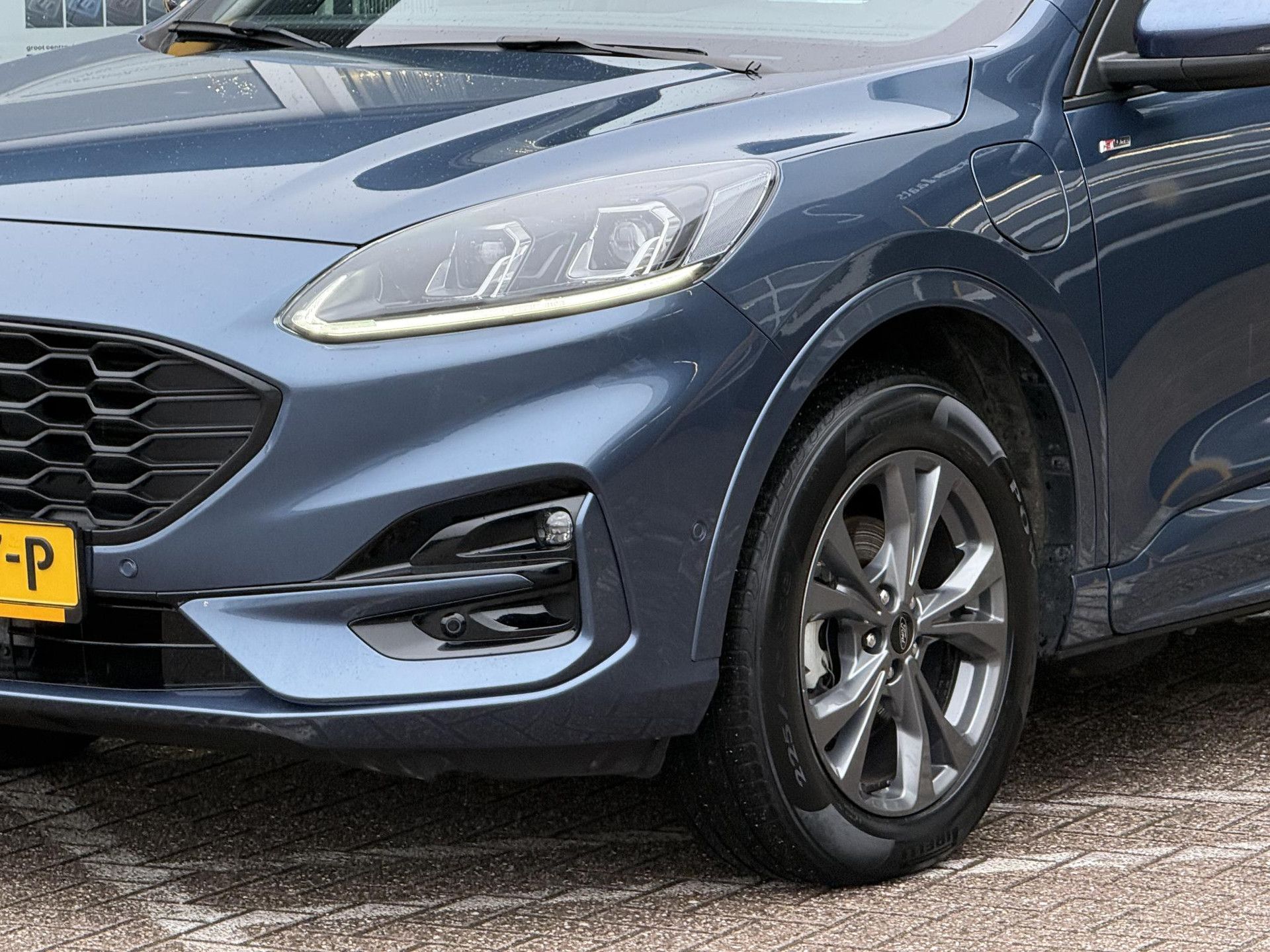 Ford Kuga met kenteken KNS-37-P – dashboard