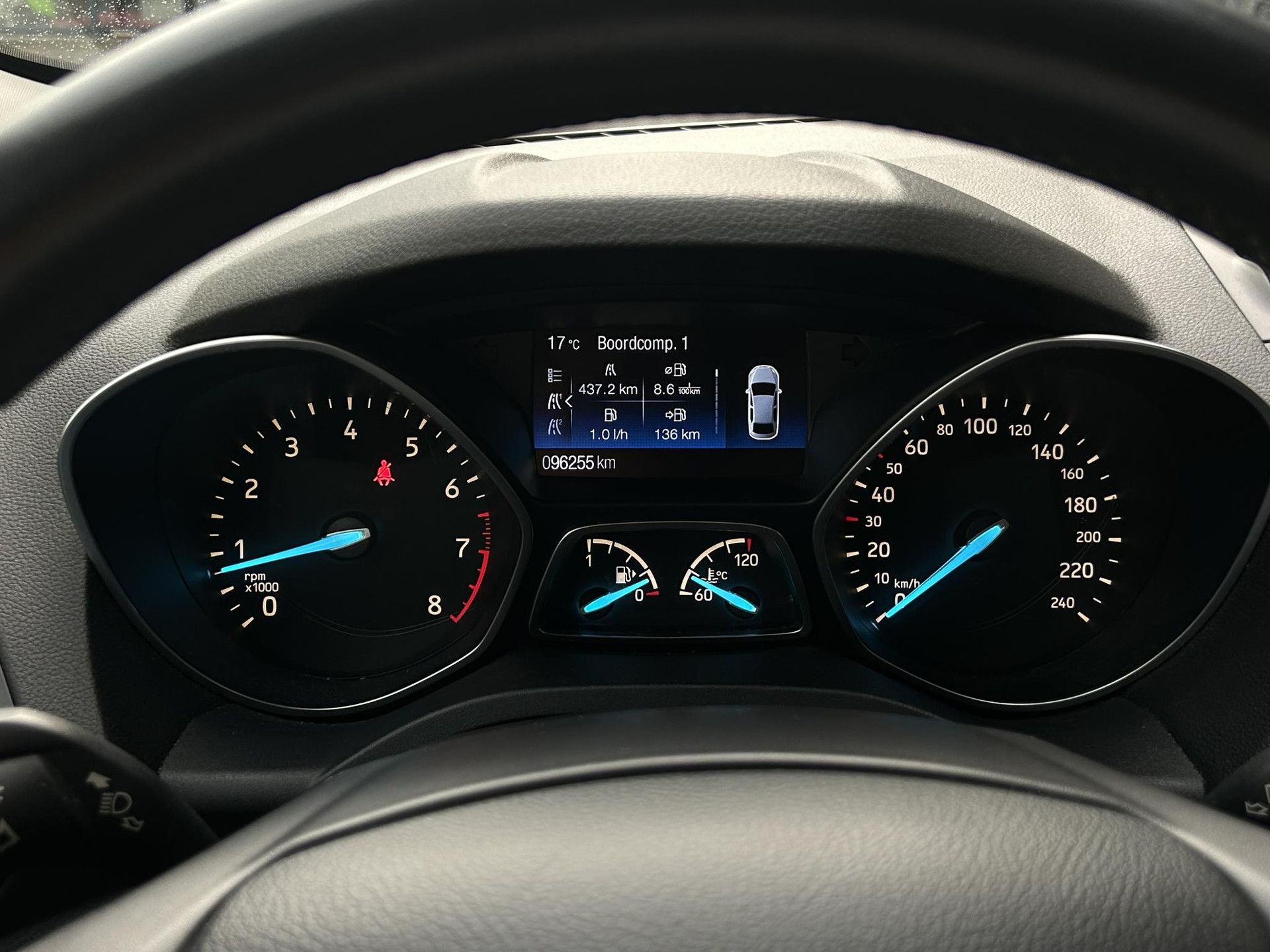 Ford Kuga met kenteken SR-162-J – detailfoto