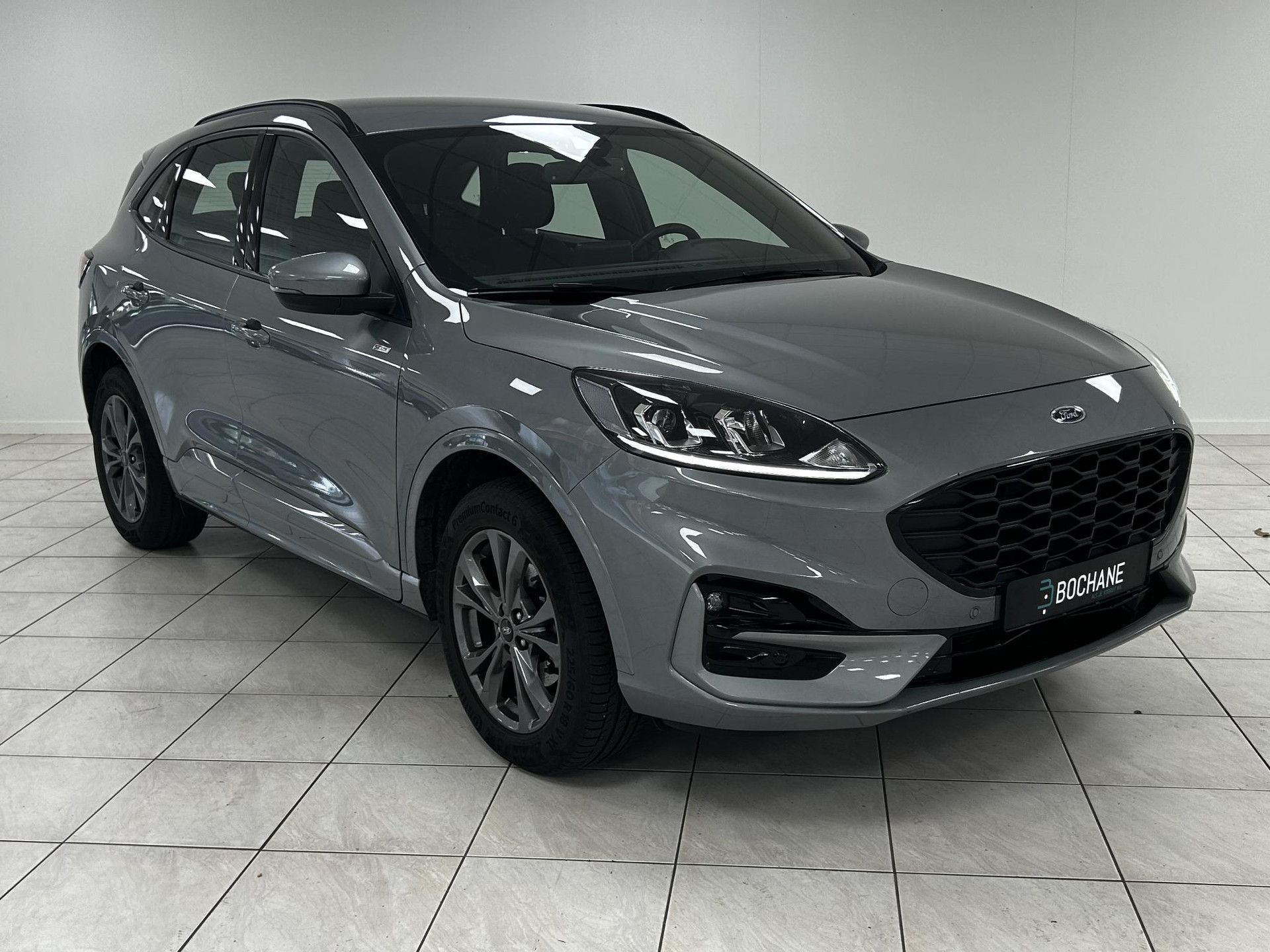 Ford Kuga met kenteken T-037-HB – detailfoto