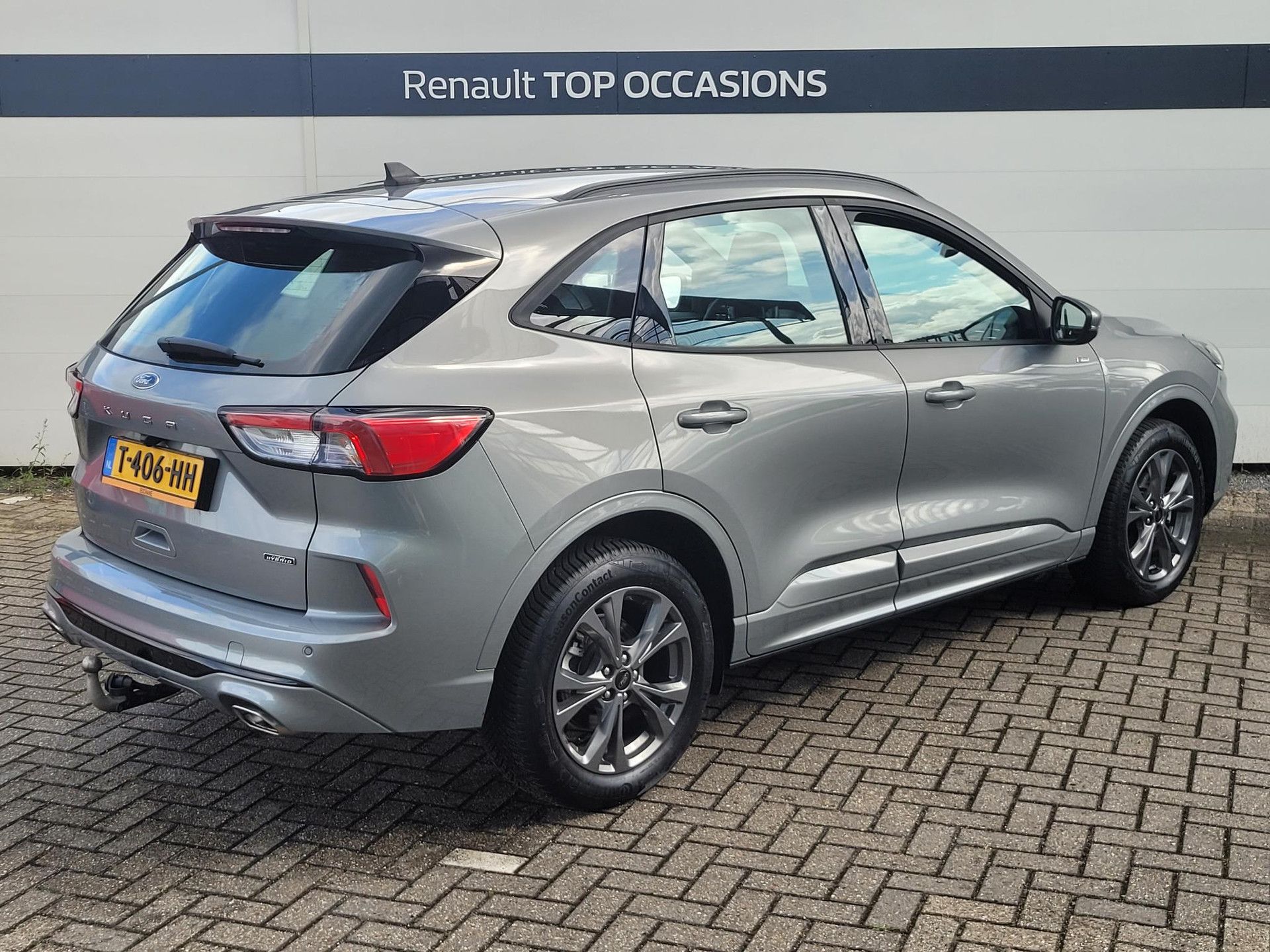 Ford Kuga met kenteken T-406-HH – achteraanzicht