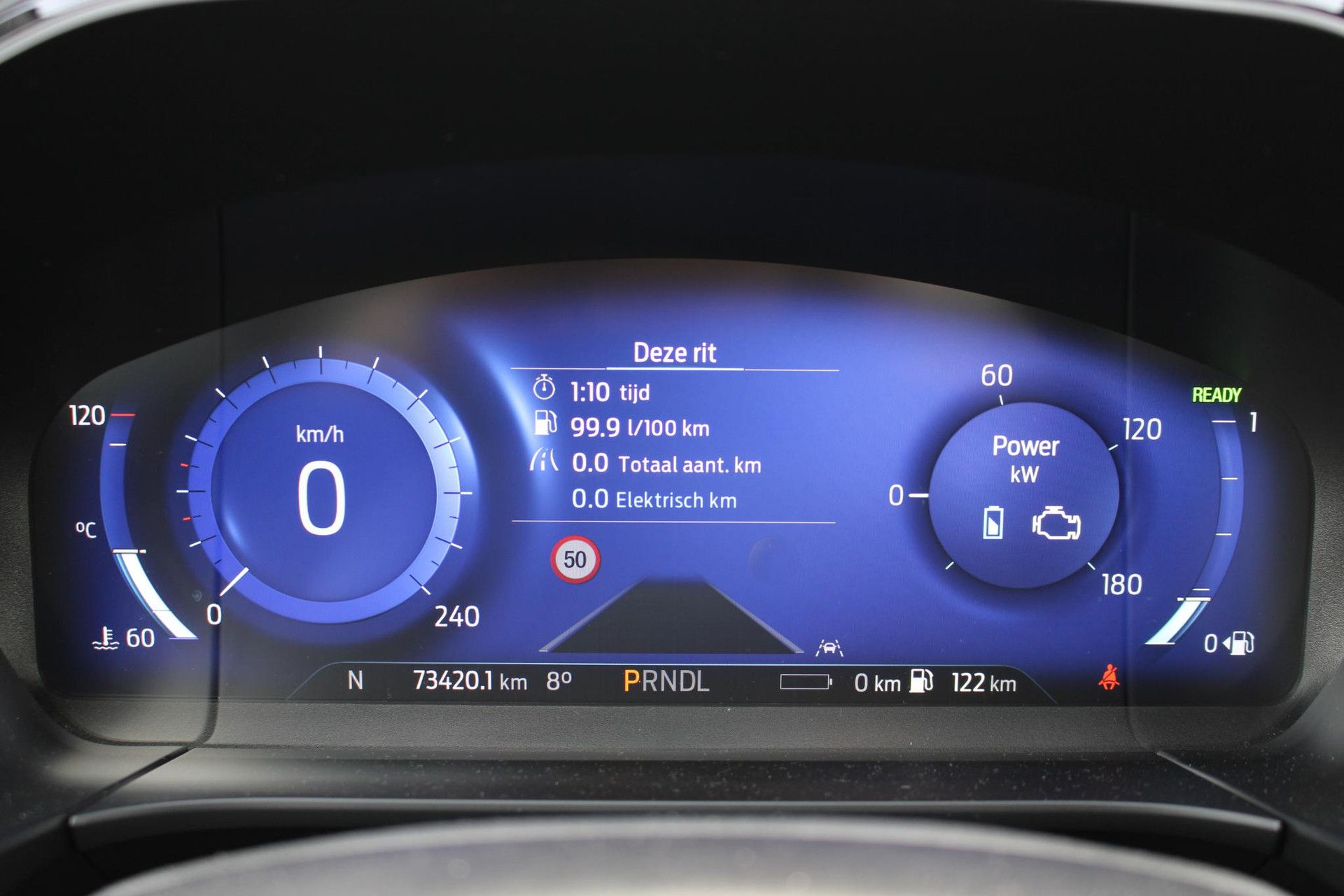 Ford Kuga met kenteken Z-598-NN – dashboard