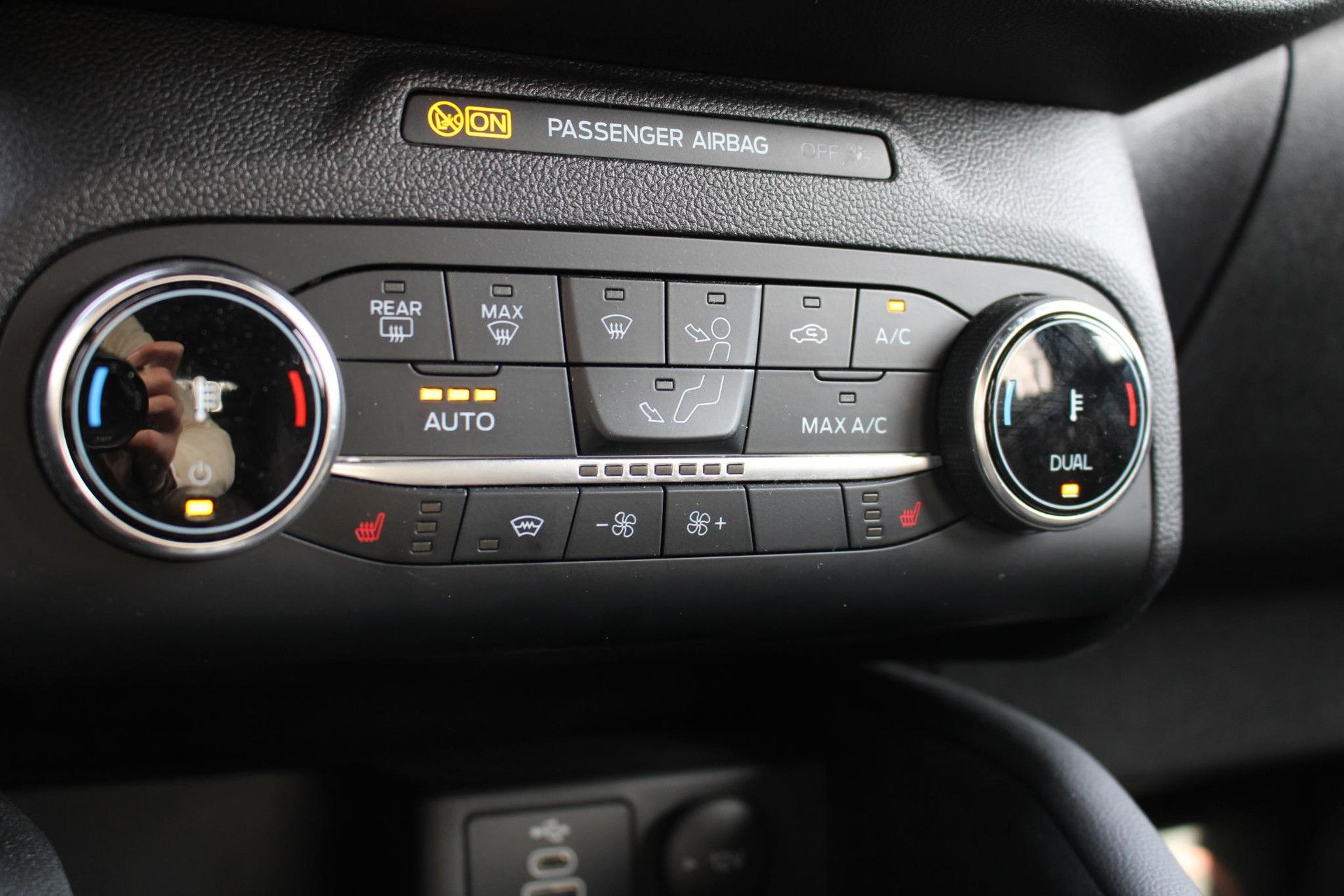 Ford Kuga met kenteken Z-598-NN – detailfoto