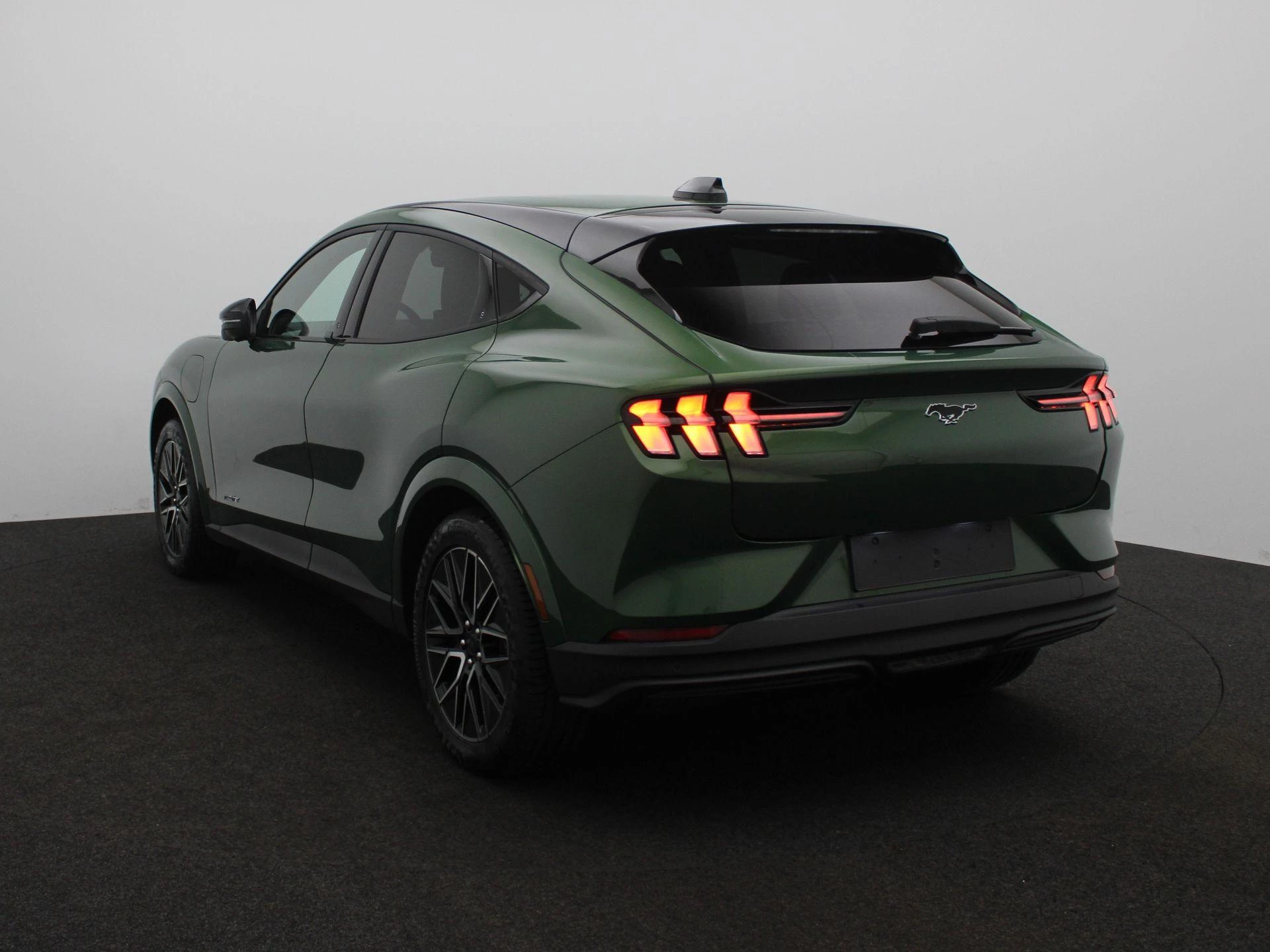 Ford MustangMach-E – autofoto 3