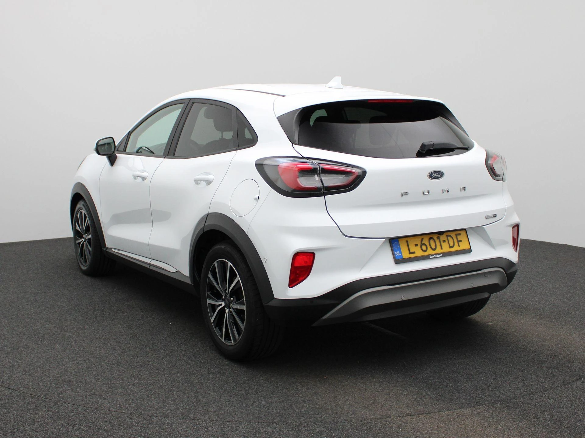 Ford Puma met kenteken 49100 – autofoto 3