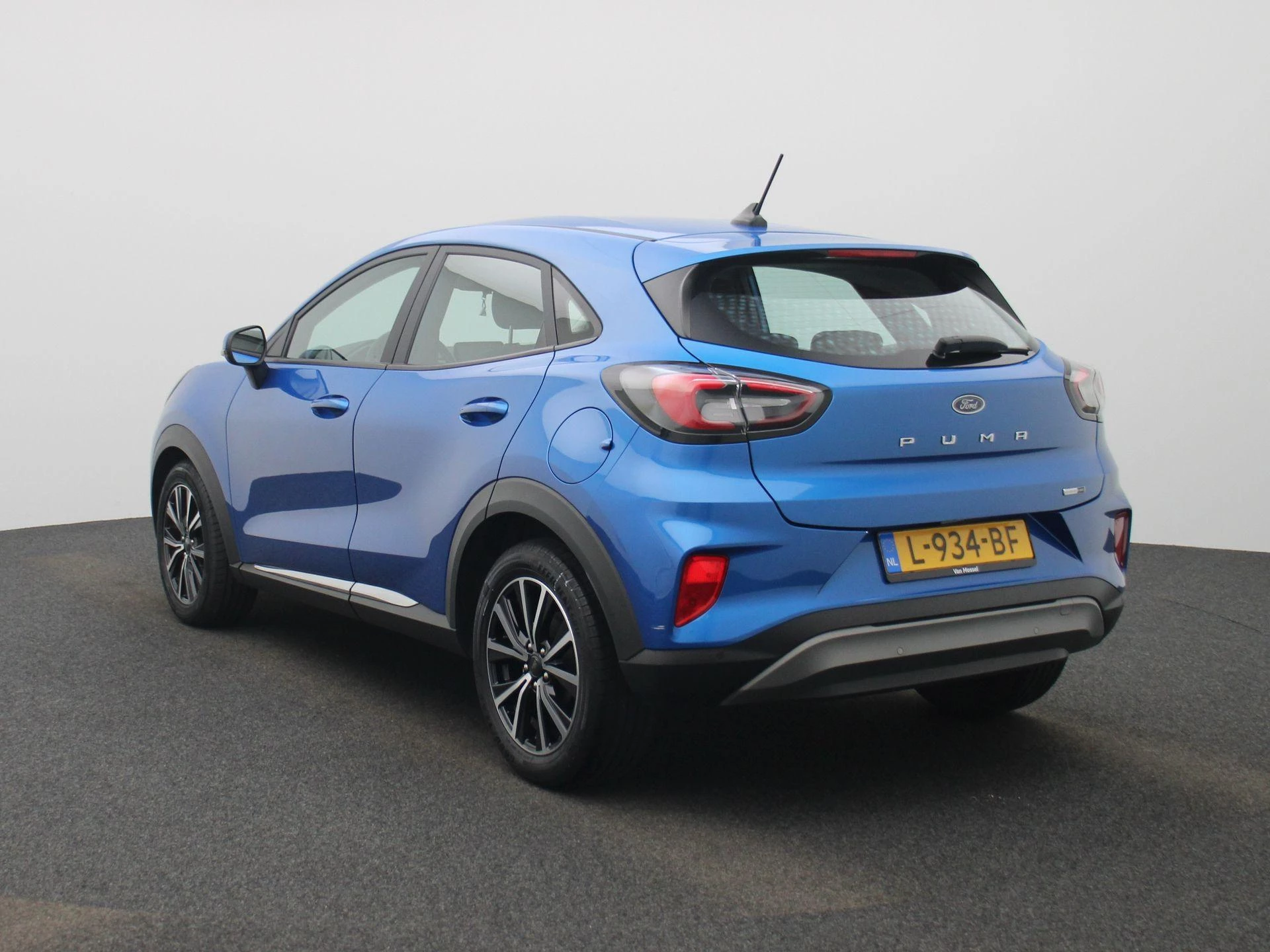 Ford Puma met kenteken 49100 – autofoto 3