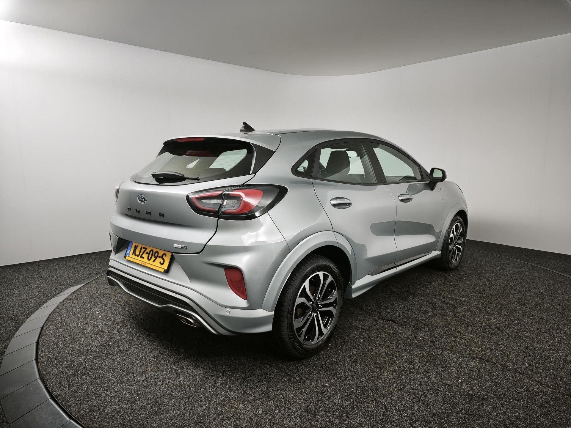 Ford Puma met kenteken KJZ-09-S – achteraanzicht