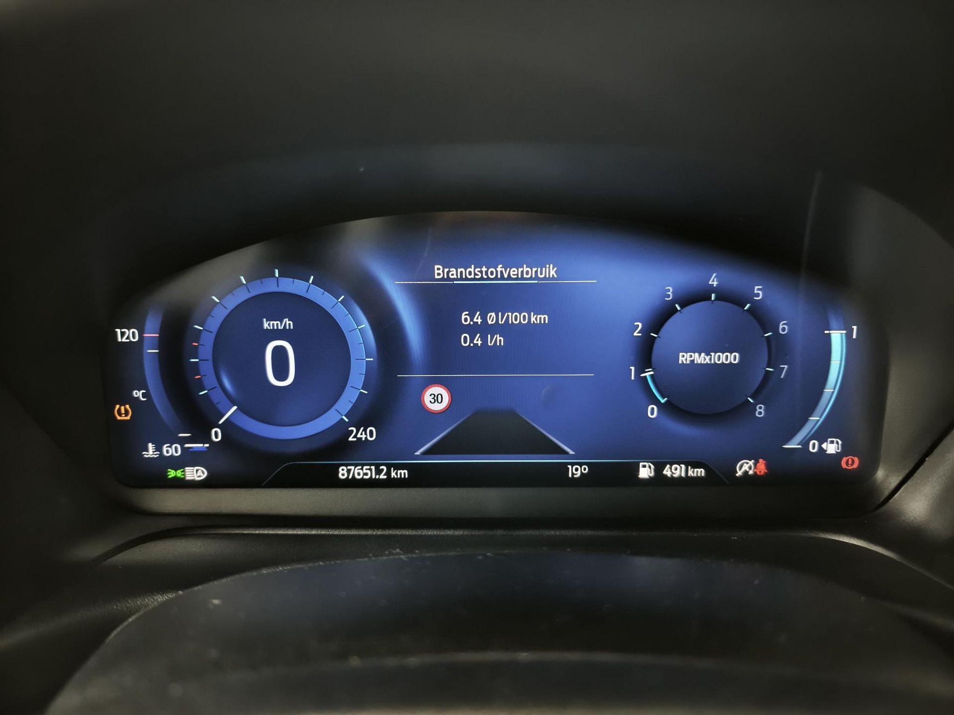 Ford Puma met kenteken KJZ-09-S – dashboard
