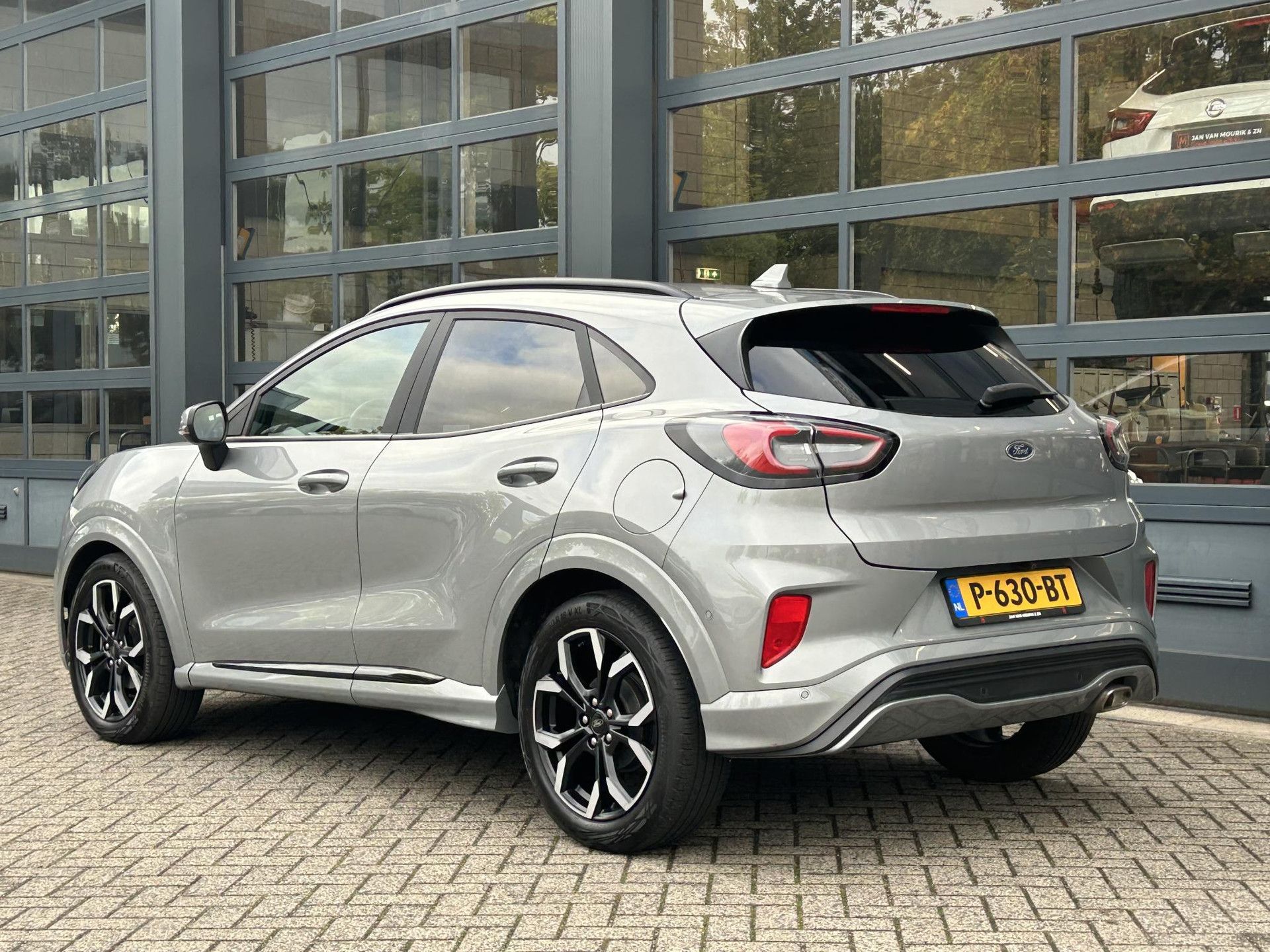 Ford Puma met kenteken P-630-BT – achteraanzicht