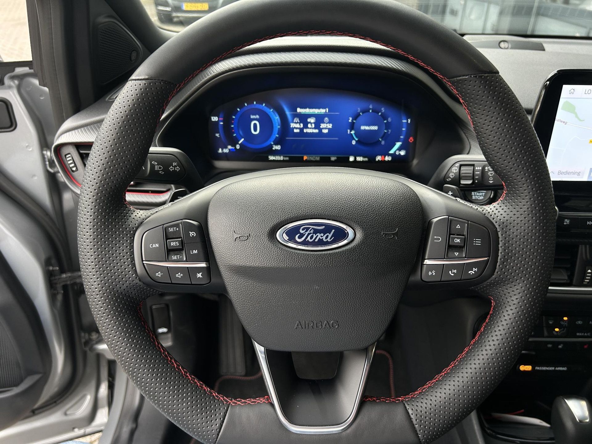 Ford Puma met kenteken P-630-BT – dashboard