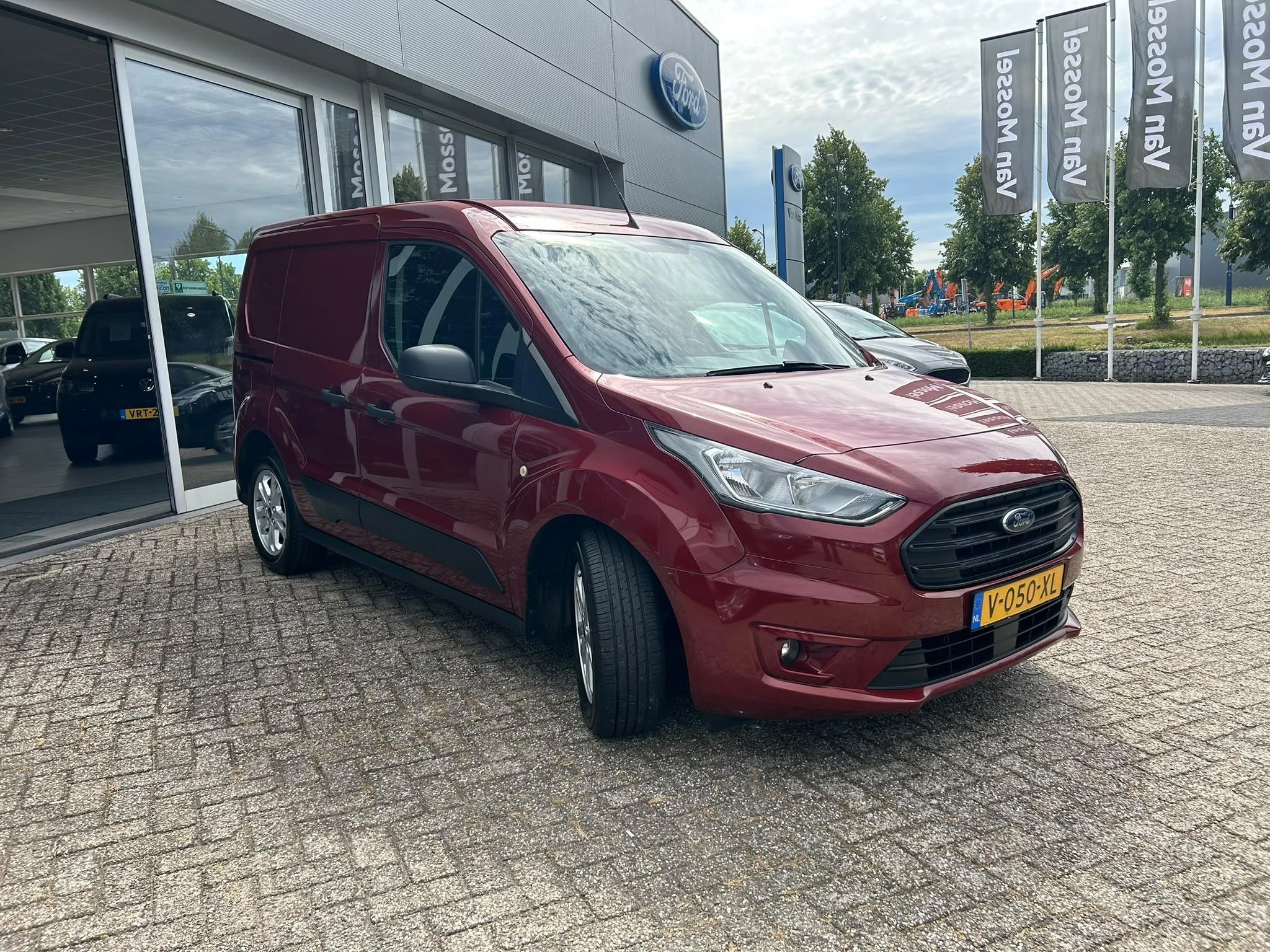 Ford TransitConnect met kenteken 45100 – autofoto 4