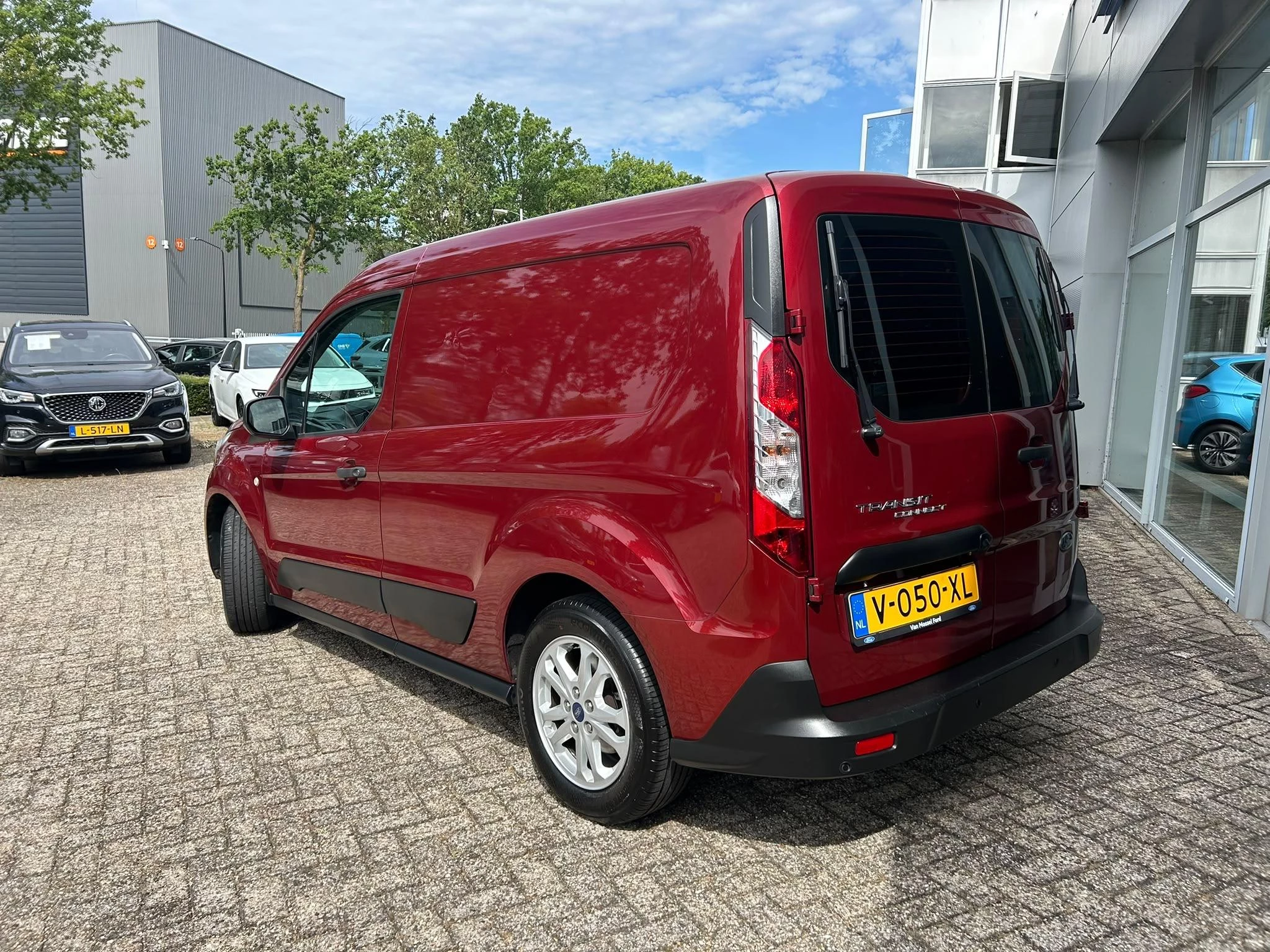 Ford TransitConnect met kenteken 45100 – autofoto 5