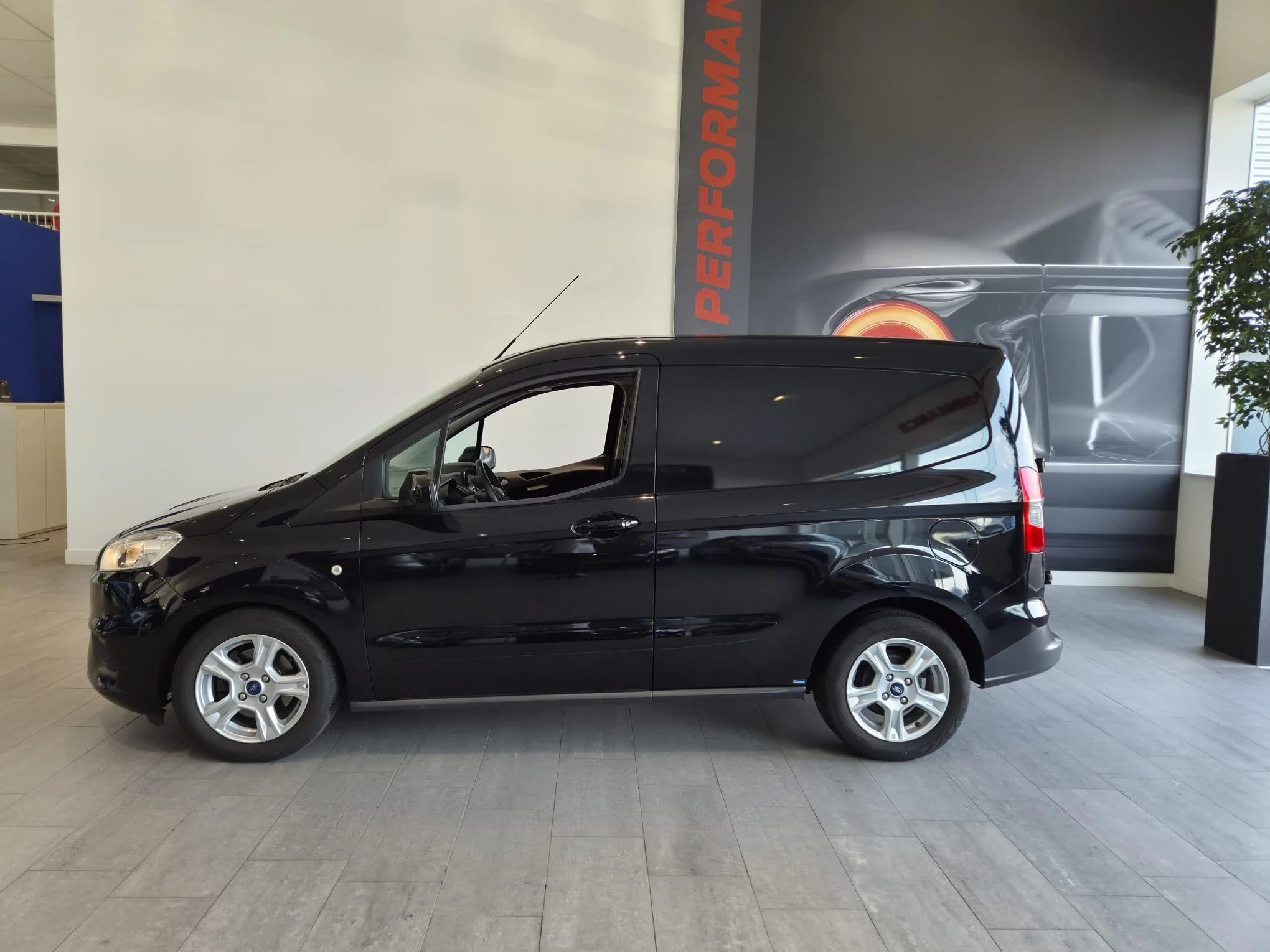 Ford TransitCourier – autofoto 4