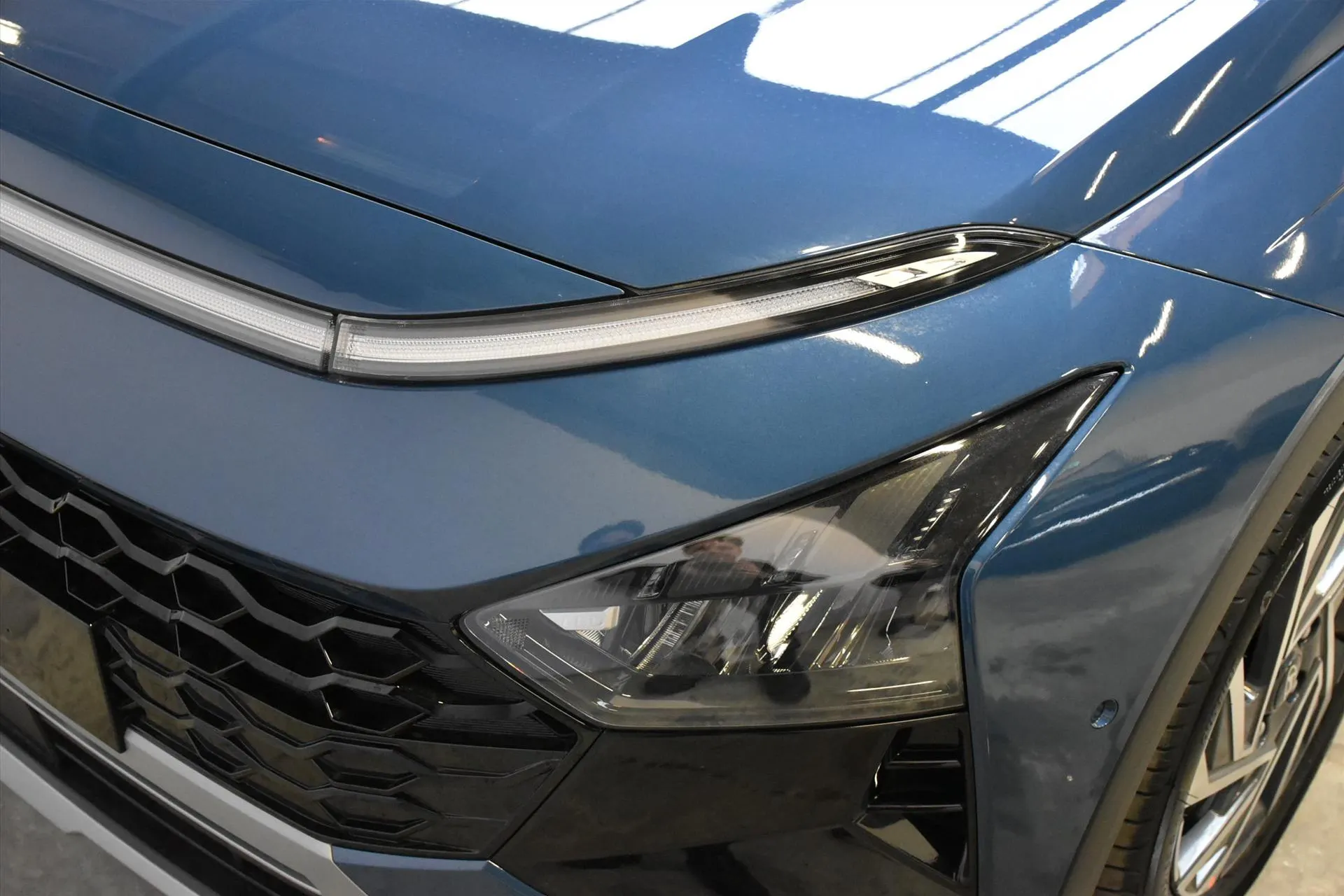 Hyundai Bayon met kenteken KNX-24-N – achteraanzicht