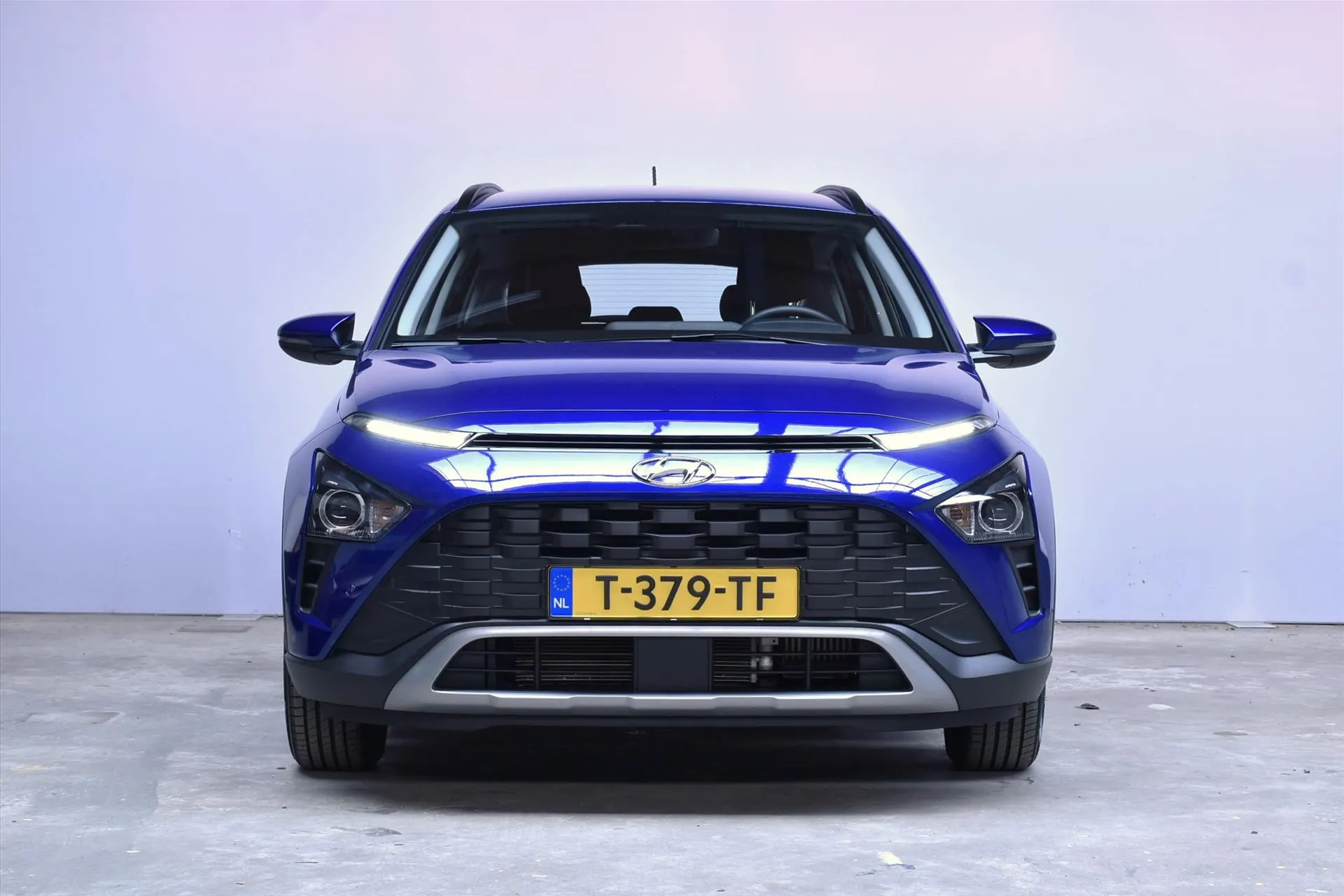 Hyundai Bayon met kenteken T-379-TF – achteraanzicht