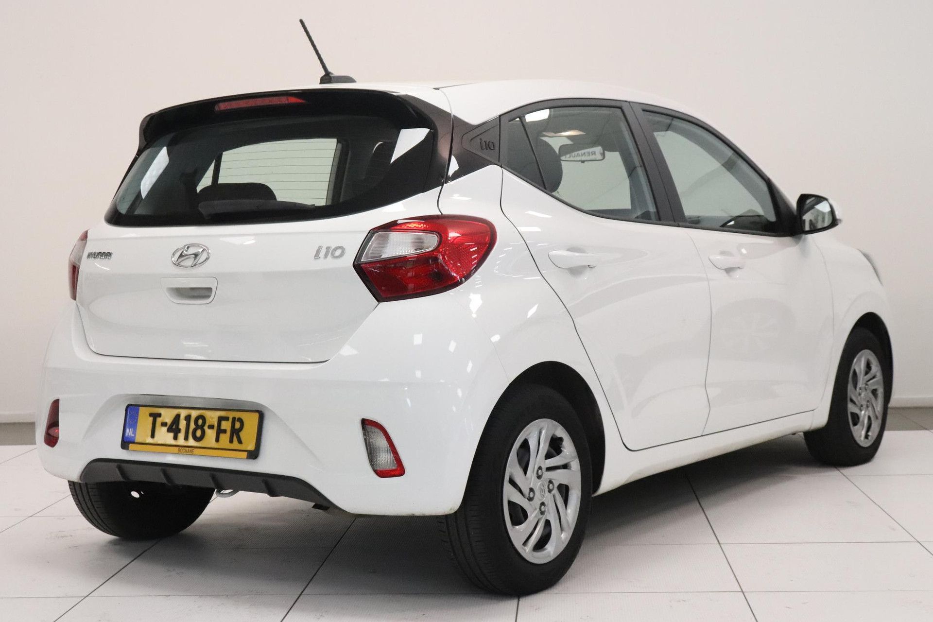 Hyundai i10 met kenteken T-418-FR – achteraanzicht