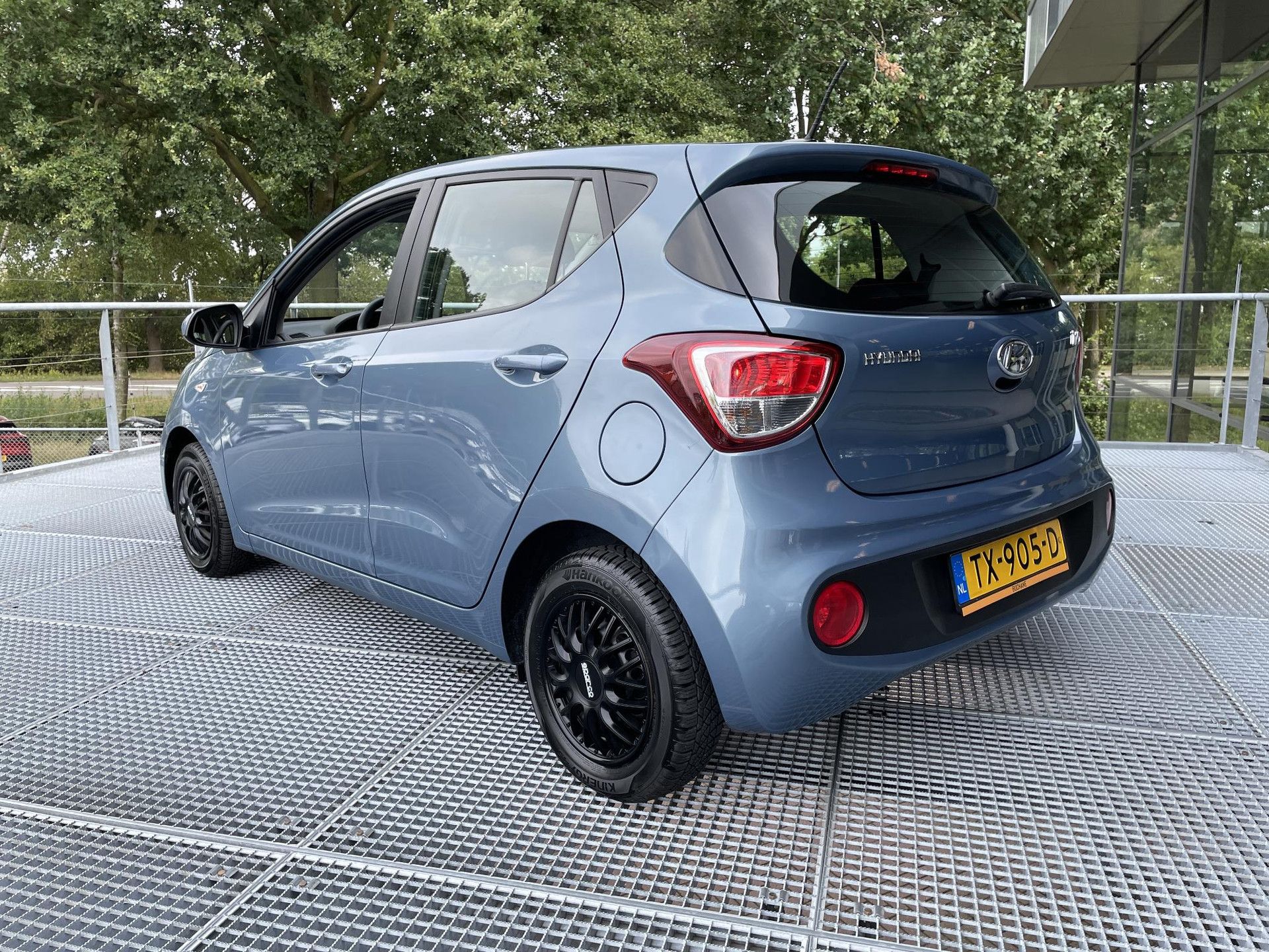 Hyundai i10 met kenteken TX-905-D – achteraanzicht