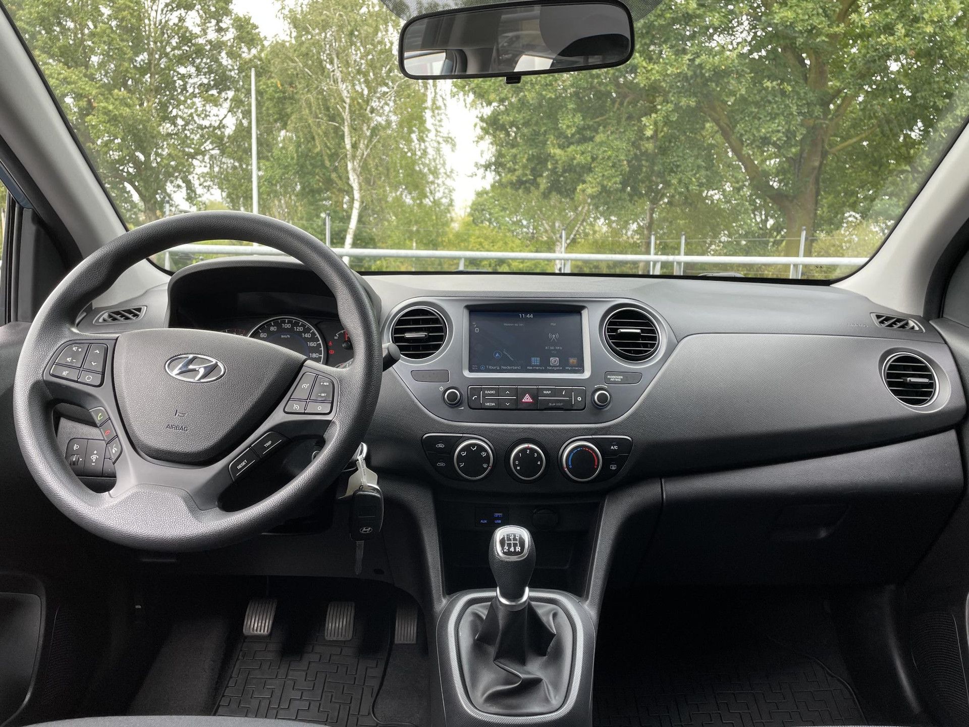 Hyundai i10 met kenteken TX-905-D – interieur