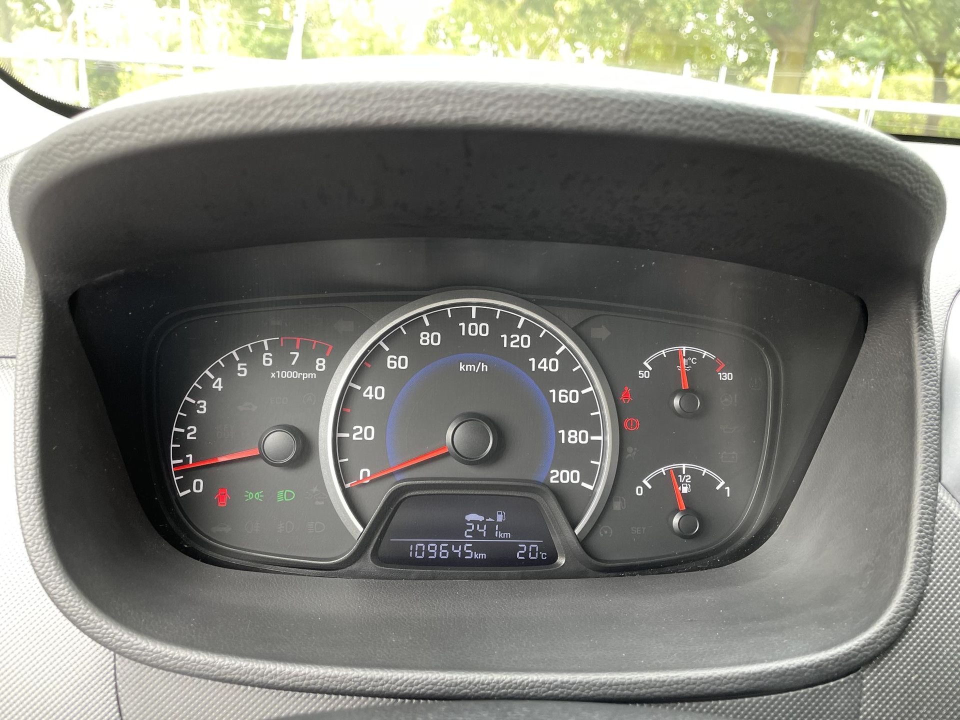 Hyundai i10 met kenteken TX-905-D – dashboard