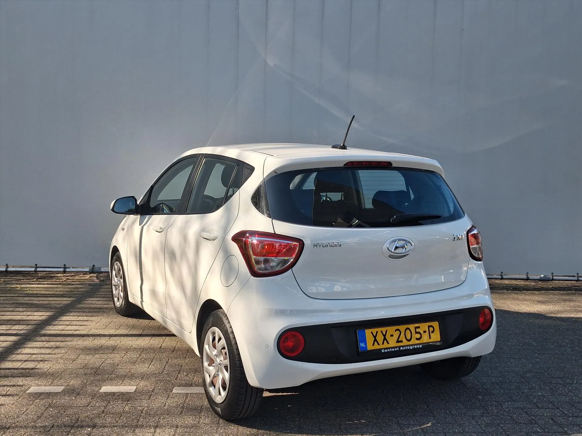 Hyundai i10 met kenteken XX-205-P – interieur