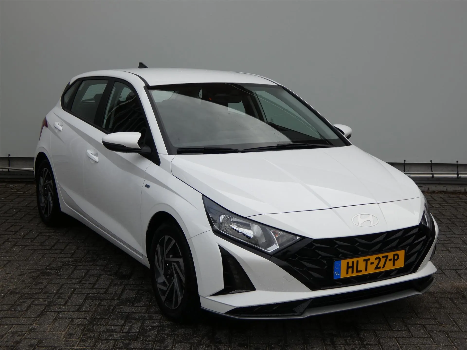 Hyundai i20 met kenteken HLT-27-P – interieur