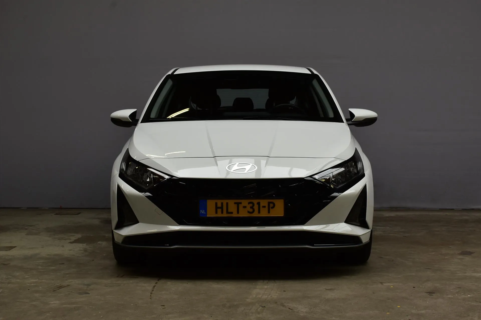 Hyundai i20 met kenteken HLT-31-P – achteraanzicht