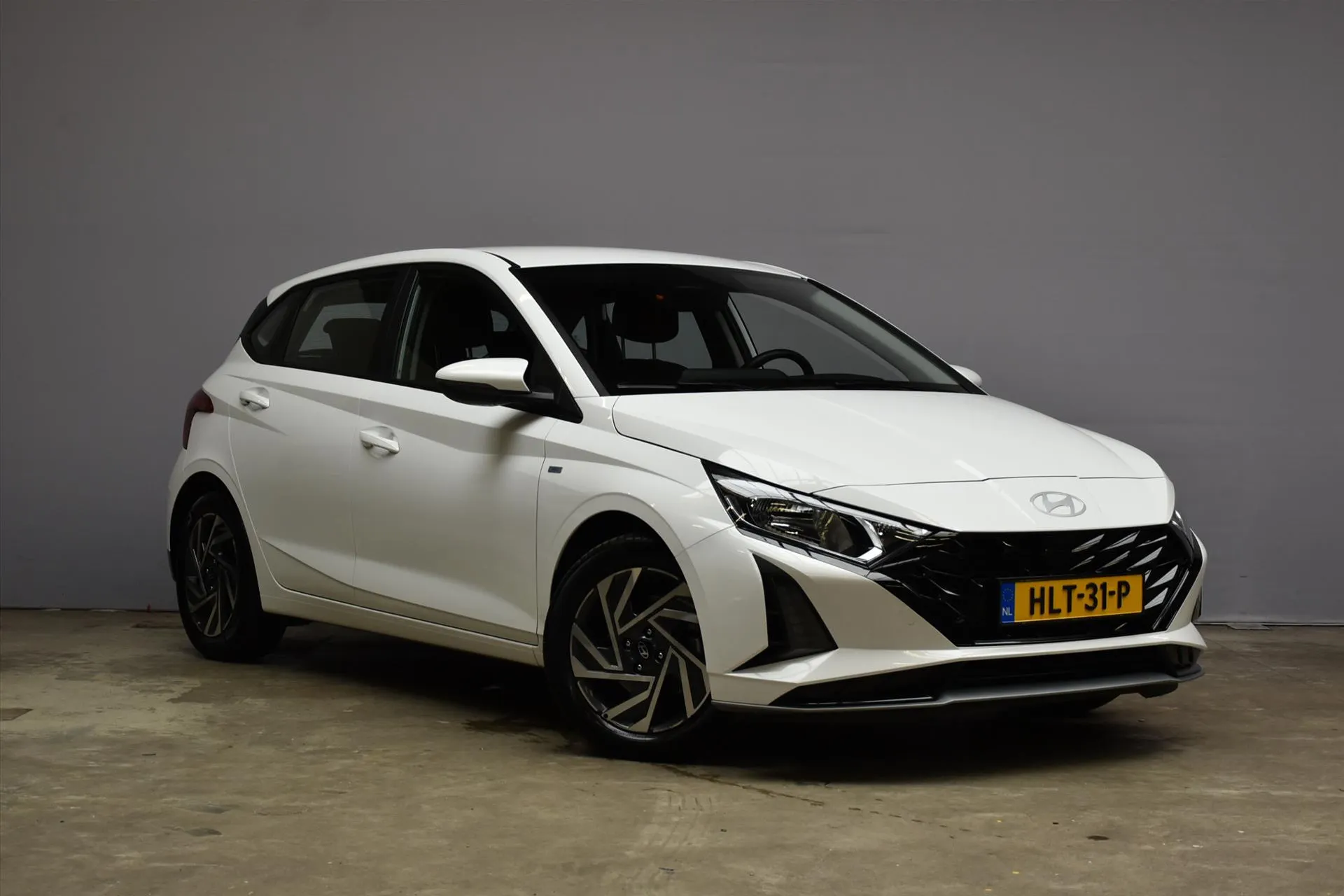 Hyundai i20 met kenteken HLT-31-P – interieur