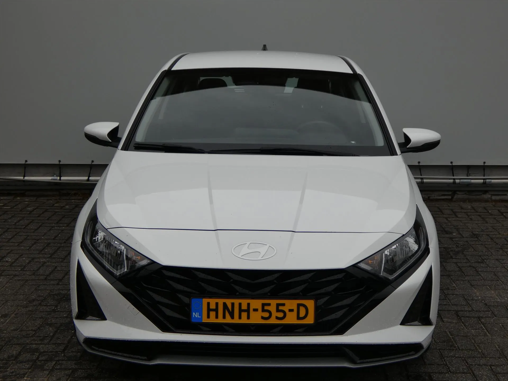 Hyundai i20 met kenteken HNH-55-D – achteraanzicht