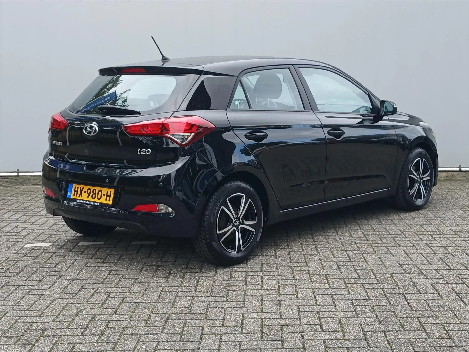 Hyundai i20 met kenteken HX-980-H – detailfoto