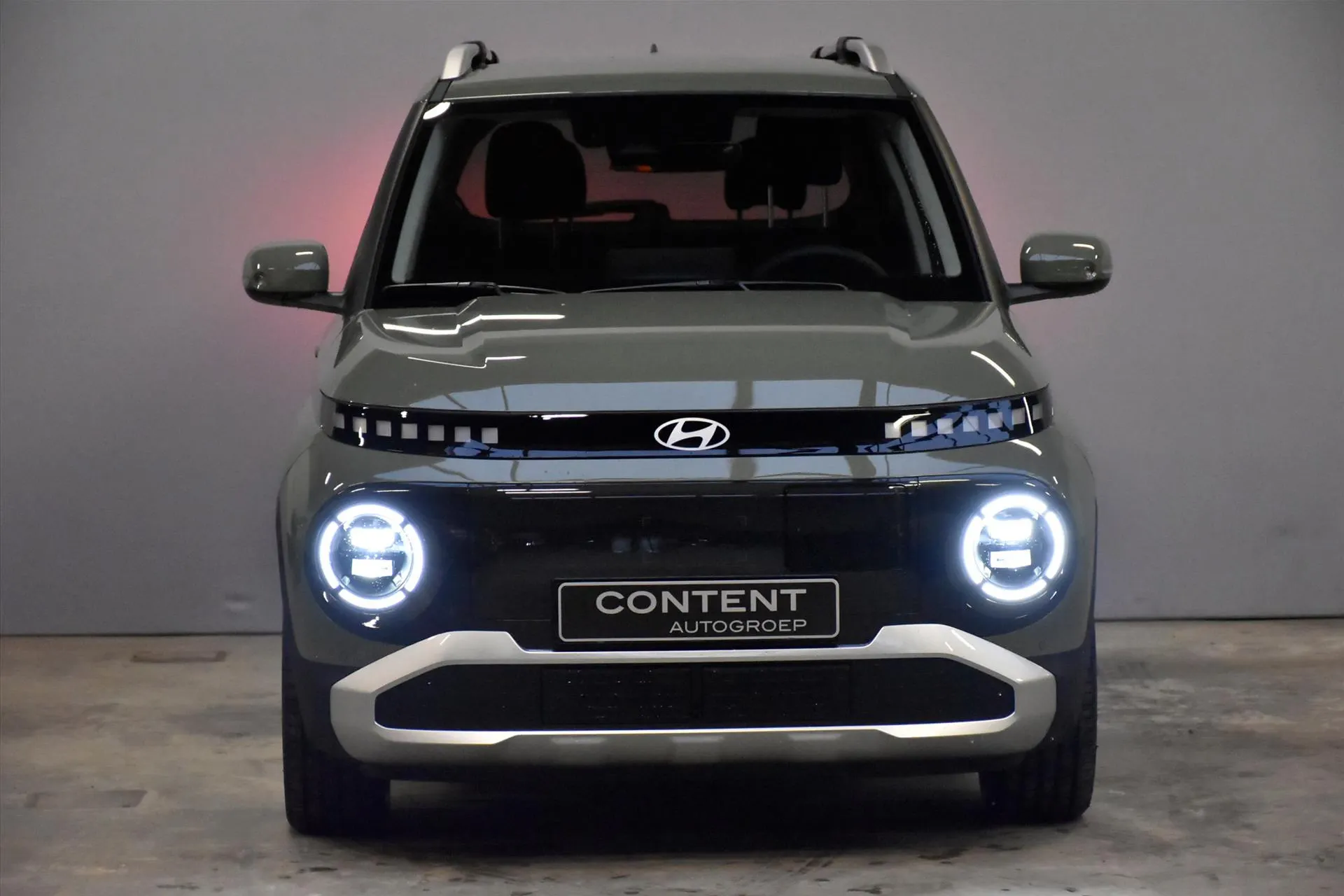 Hyundai Inster met kenteken 68764 – achteraanzicht