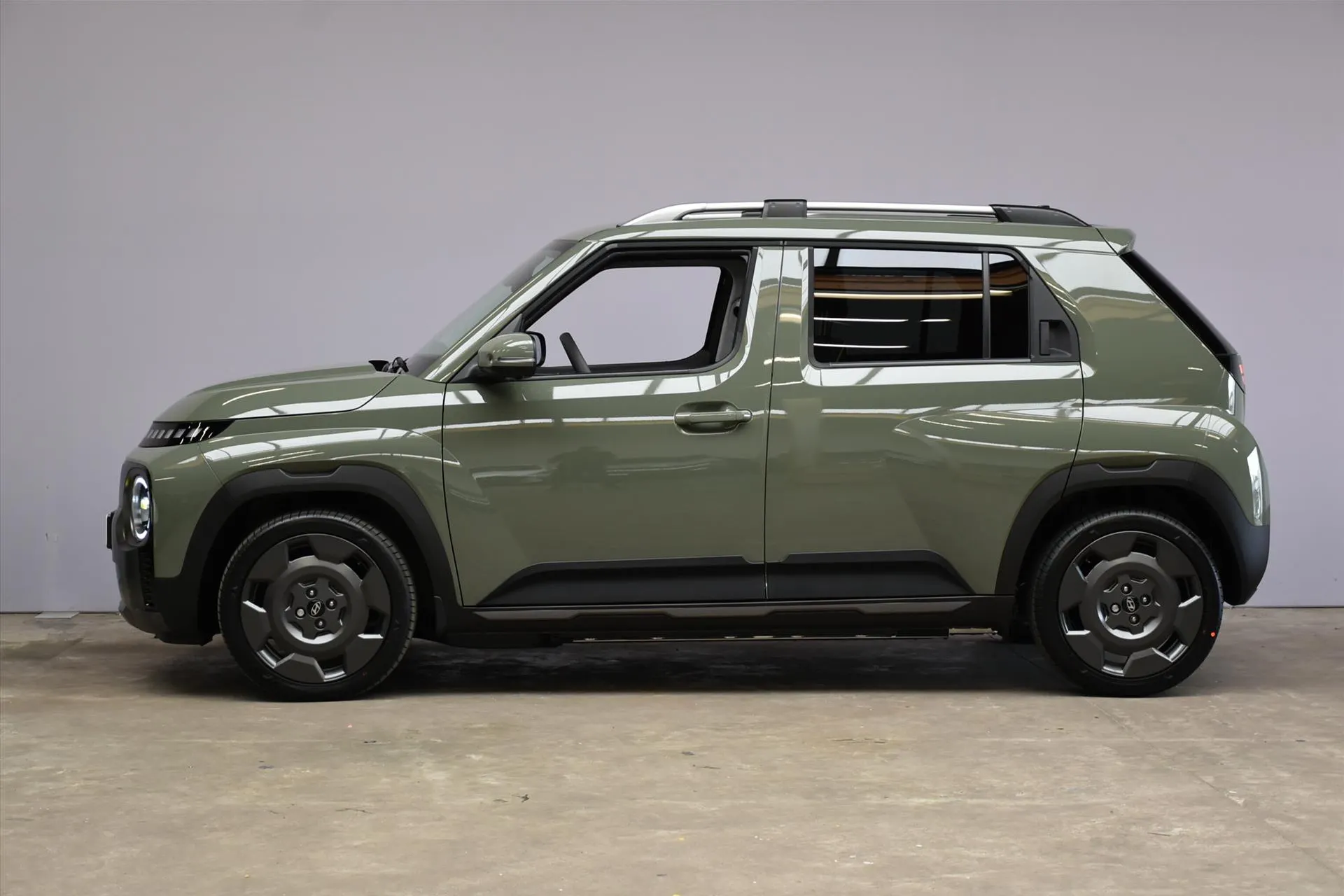 Hyundai Inster met kenteken 73155 – achteraanzicht