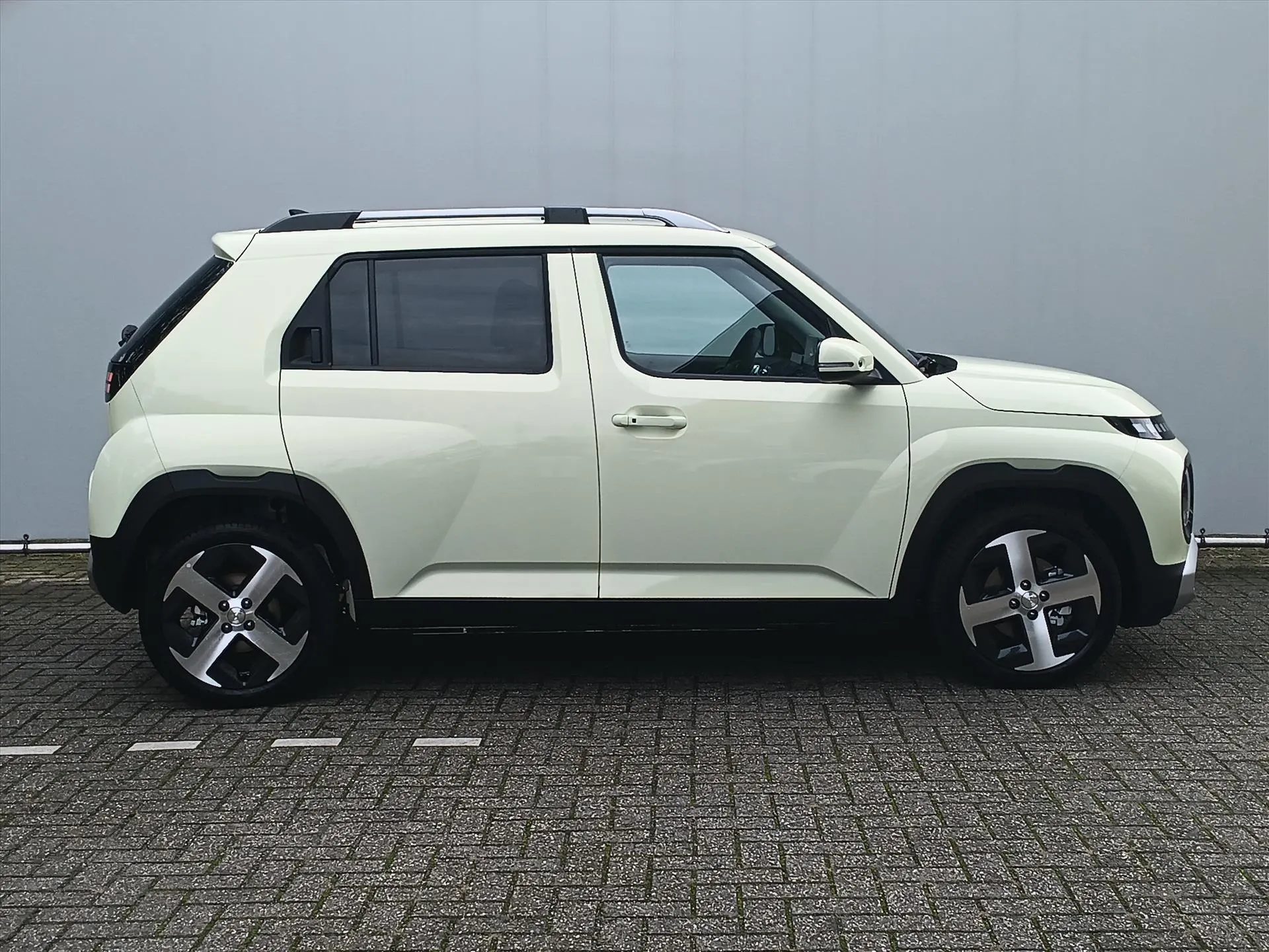 Hyundai Inster met kenteken 73765 – dashboard
