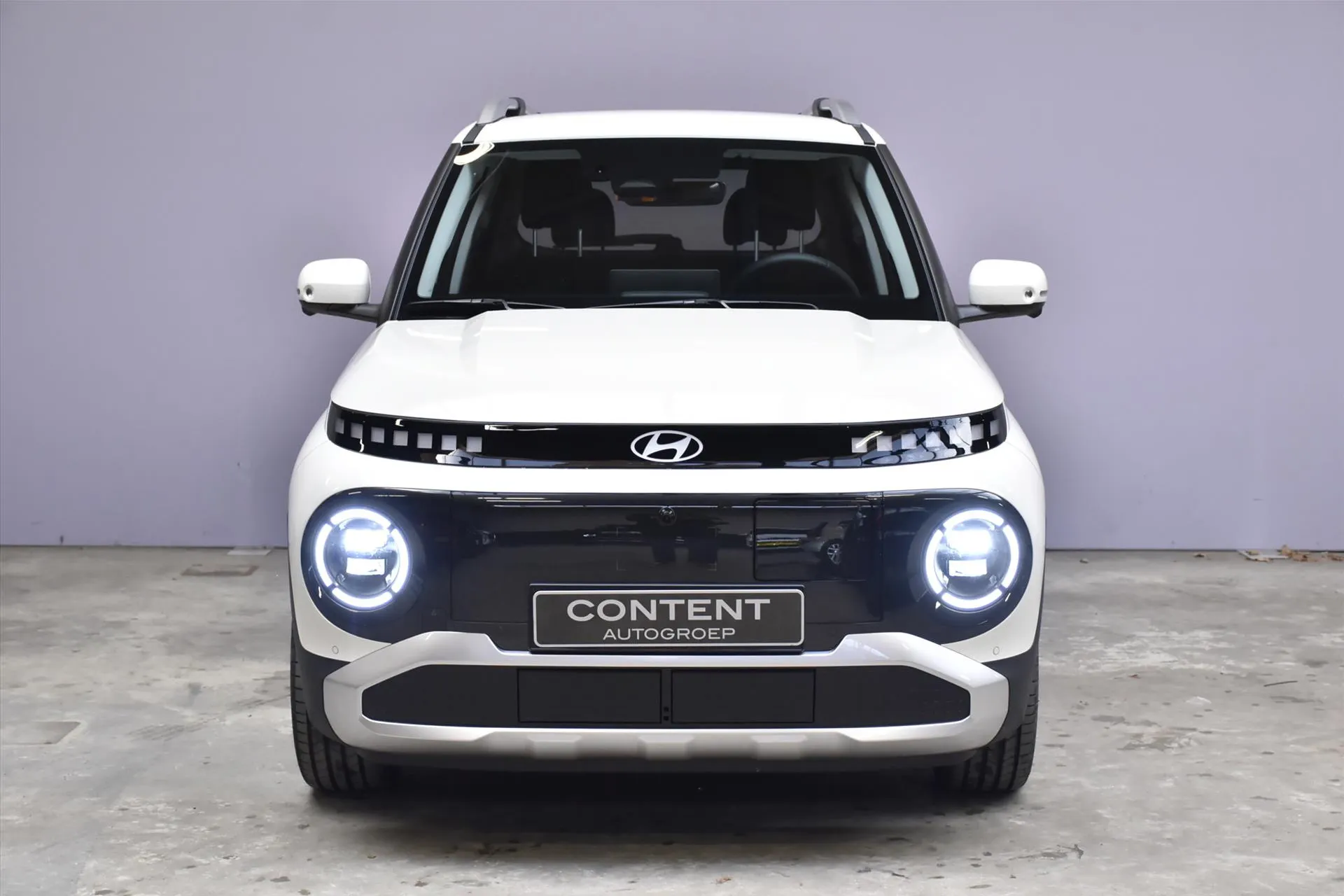 Hyundai Inster met kenteken 74597 – achteraanzicht