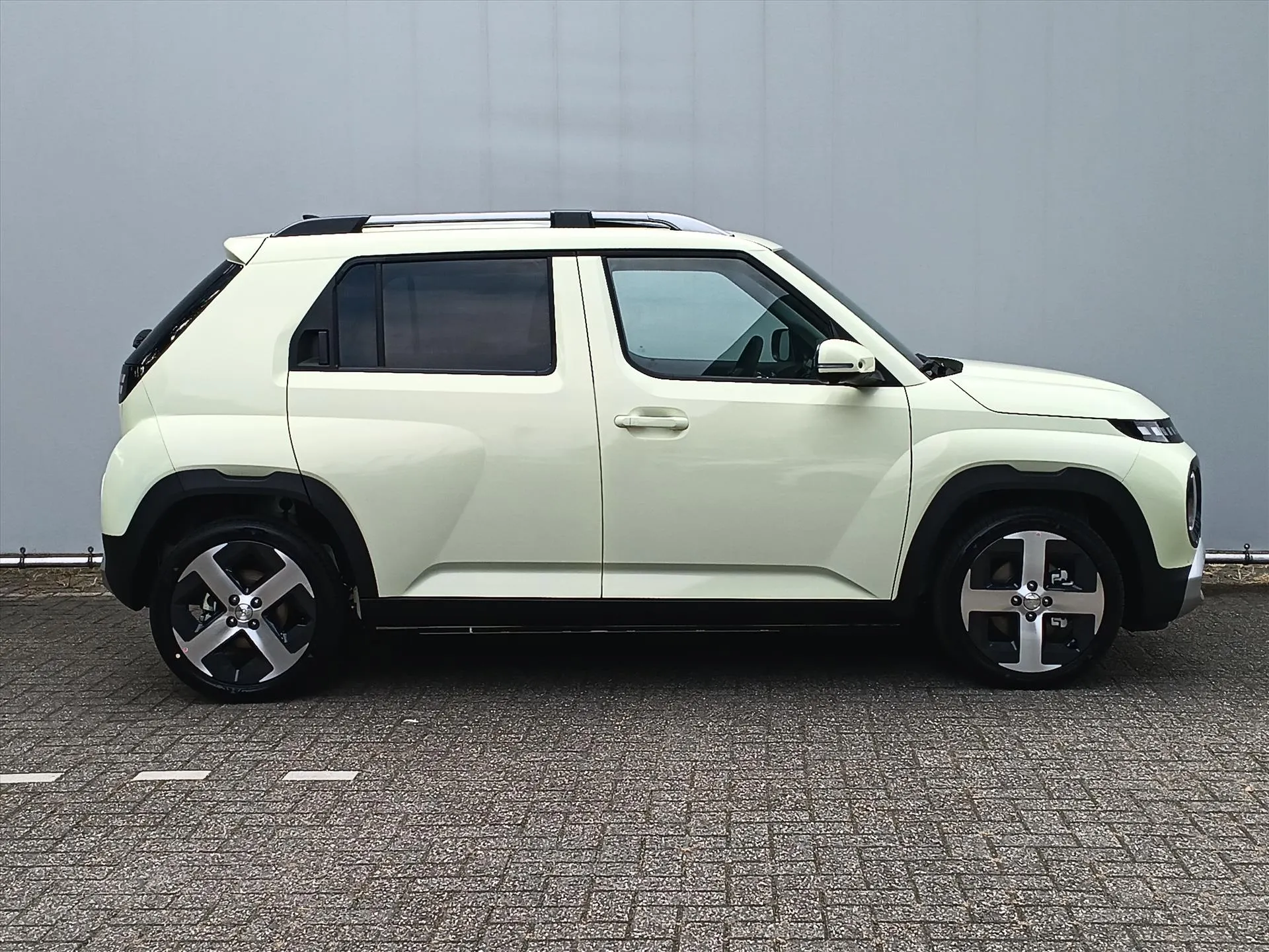 Hyundai Inster met kenteken 76762 – dashboard