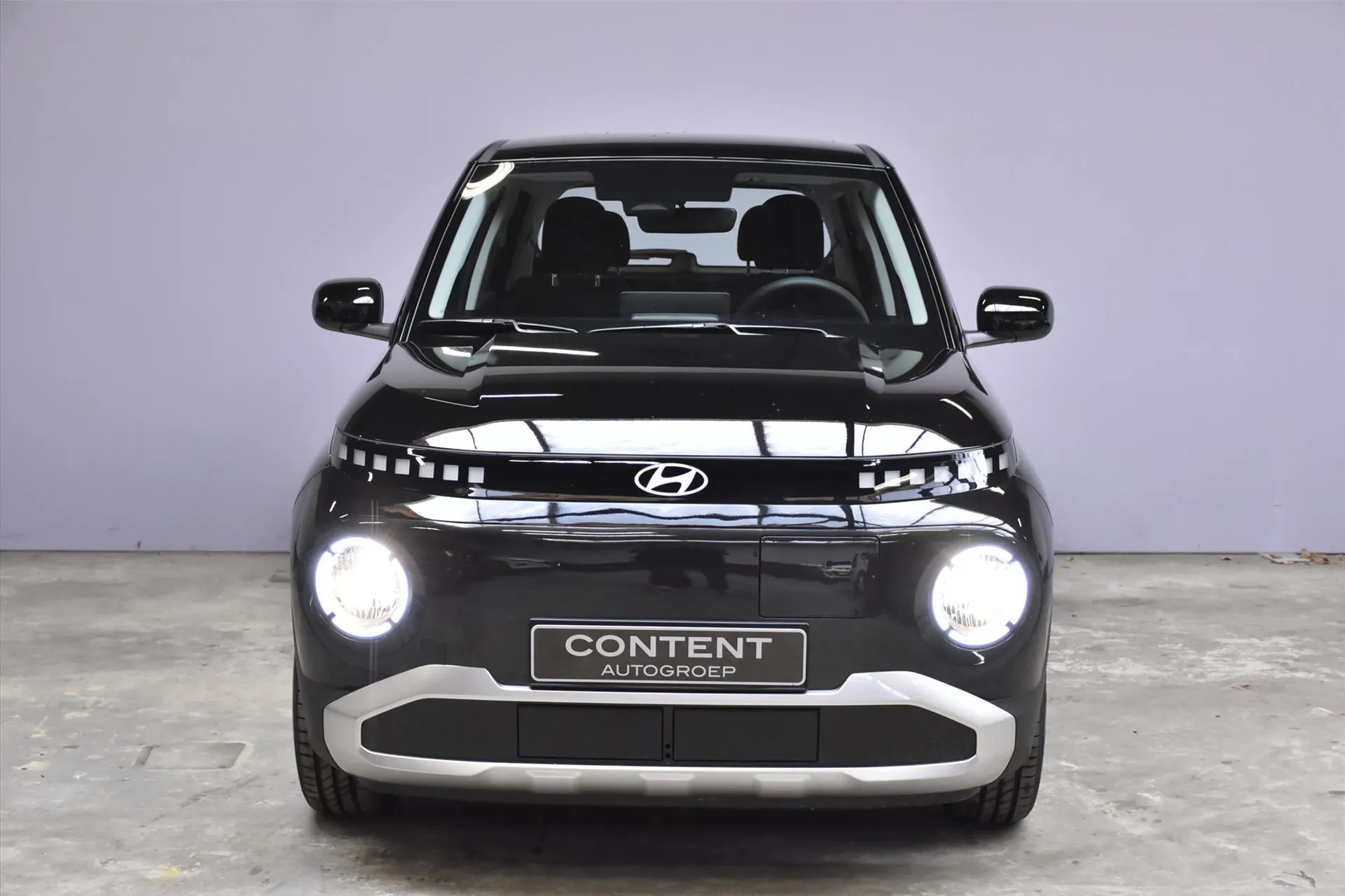 Hyundai Inster met kenteken 77534 – achteraanzicht