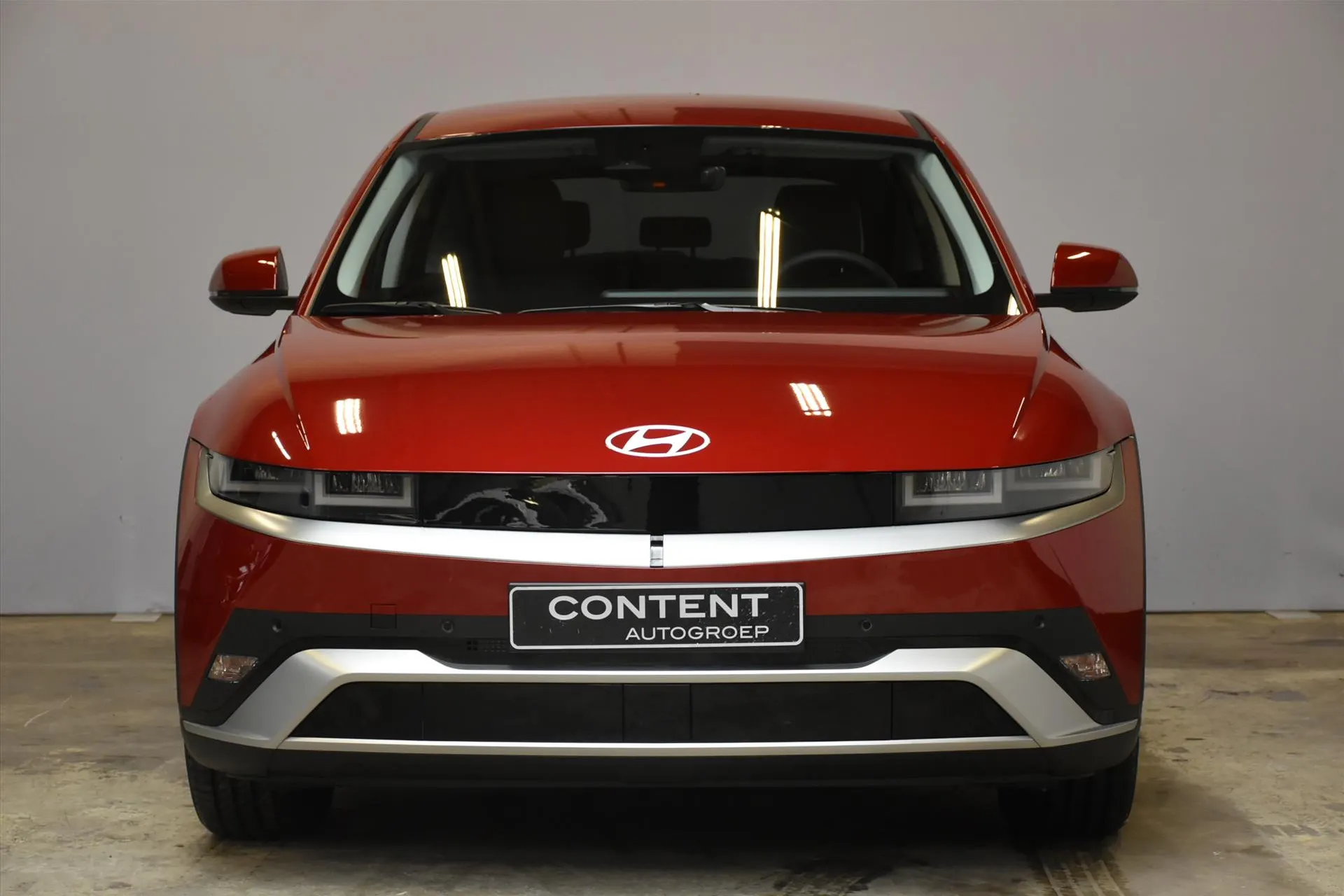 Hyundai IONIQ5 met kenteken 77392 – achteraanzicht