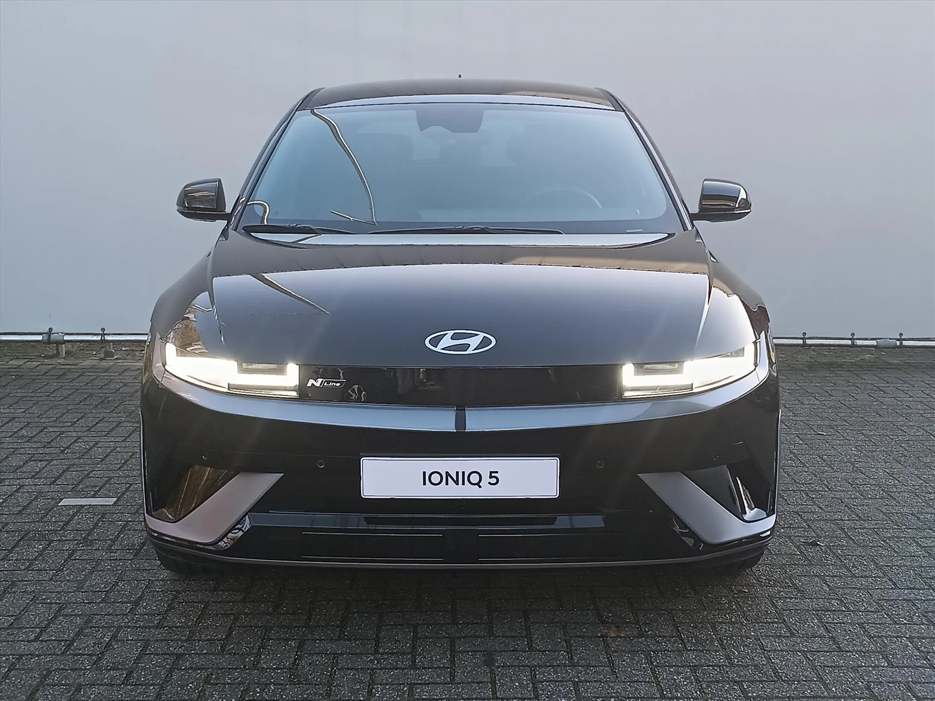Hyundai IONIQ5 met kenteken 78560 – achteraanzicht