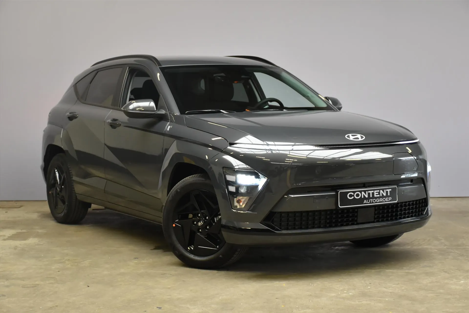 Hyundai Kona met kenteken 77306 – achteraanzicht