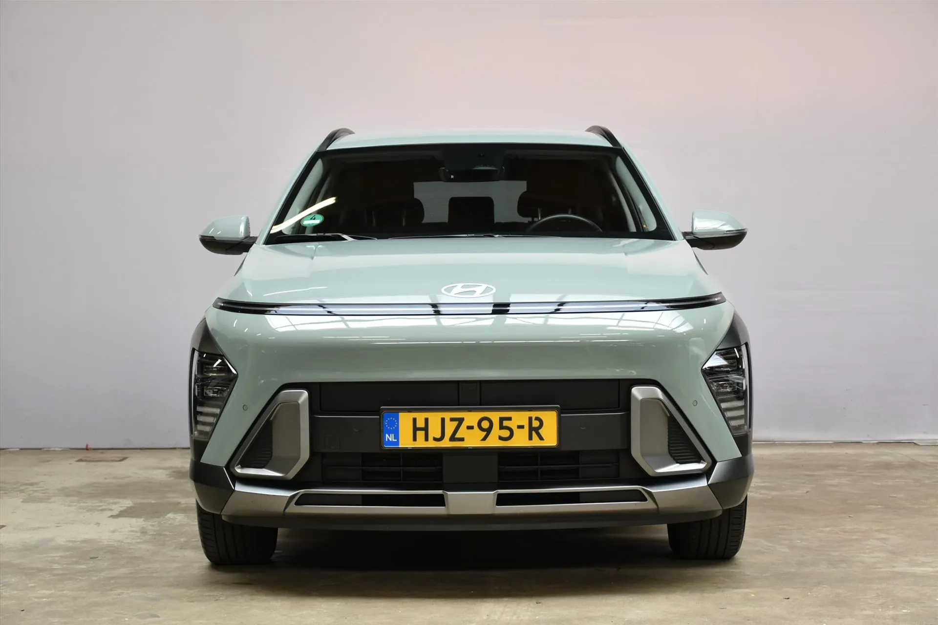 Hyundai Kona met kenteken HJZ-95-R – achteraanzicht