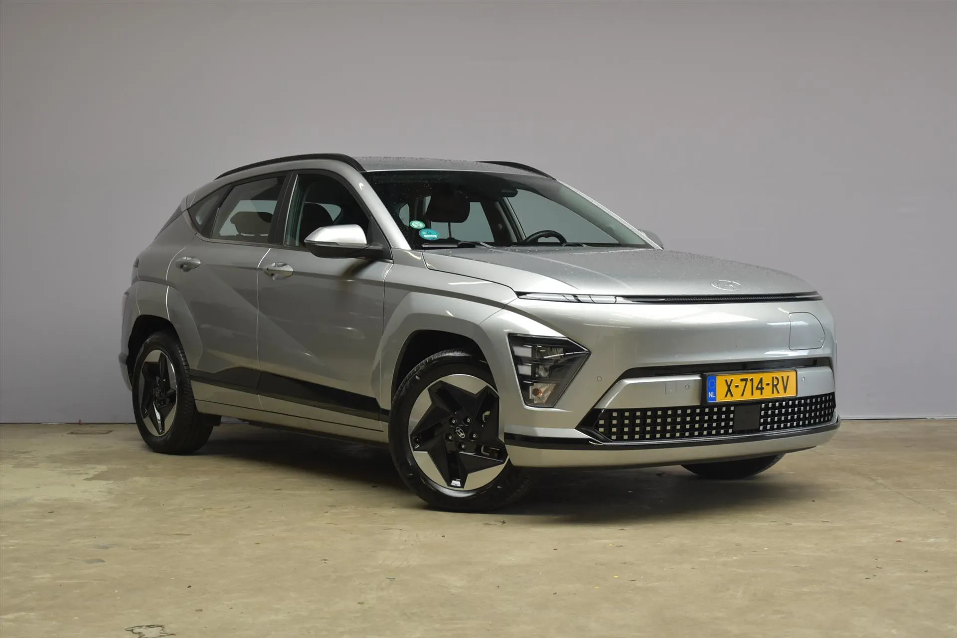 Hyundai Kona met kenteken X-714-RV – interieur
