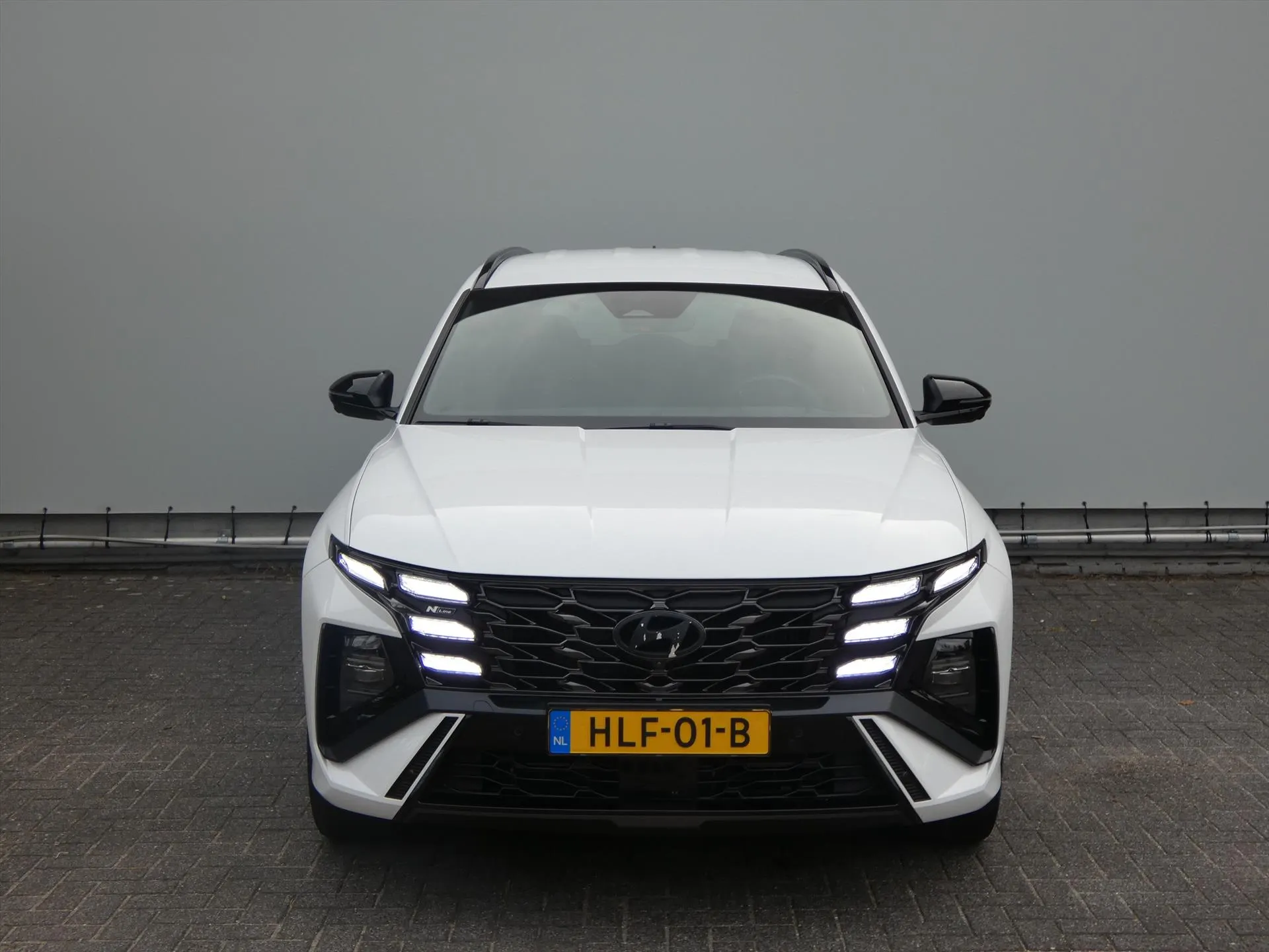 Hyundai Tucson met kenteken HLF-01-B – achteraanzicht