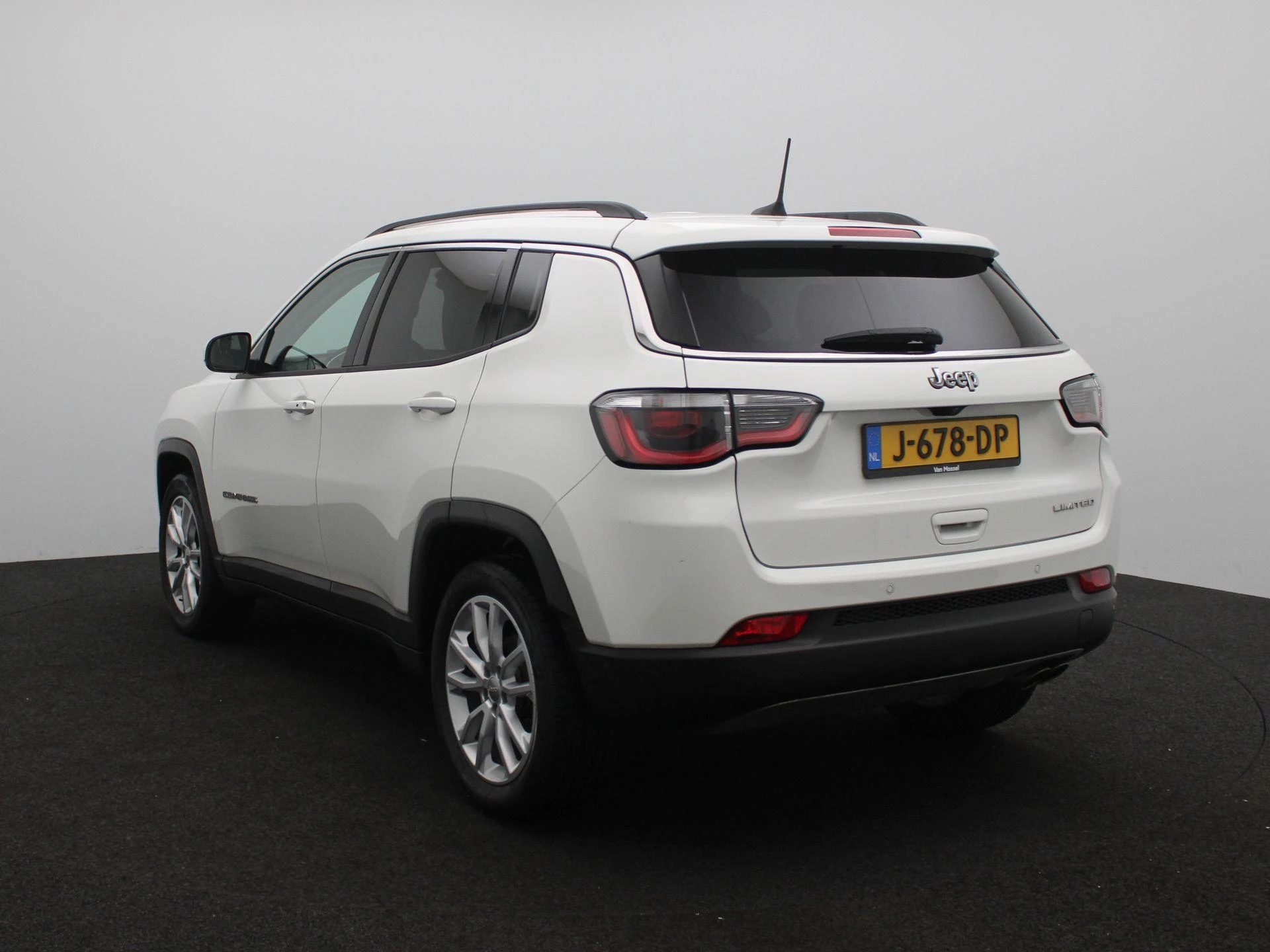 Jeep Compass met kenteken 77100 – autofoto 4