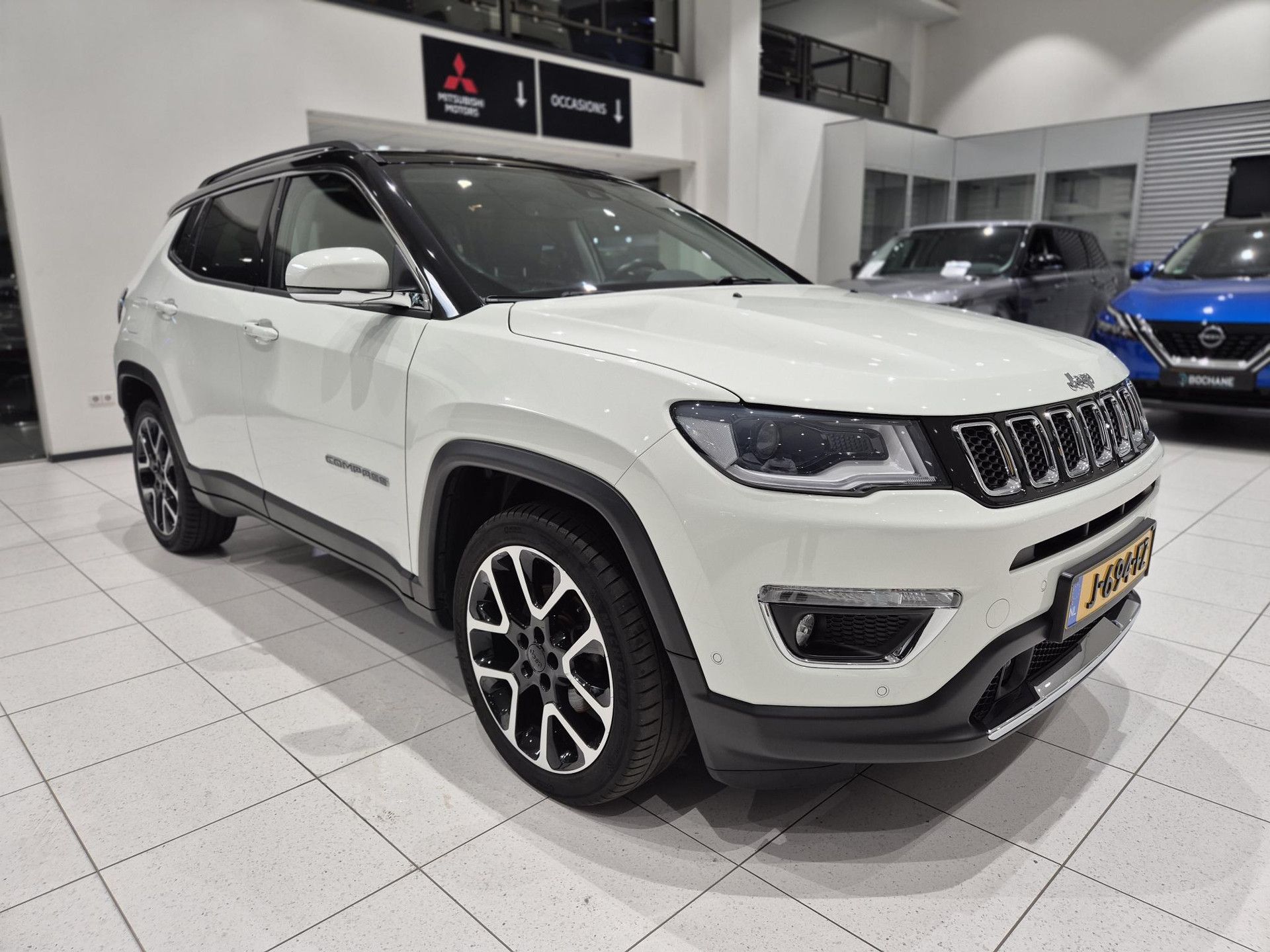 Jeep Compass met kenteken J-694-FZ – dashboard